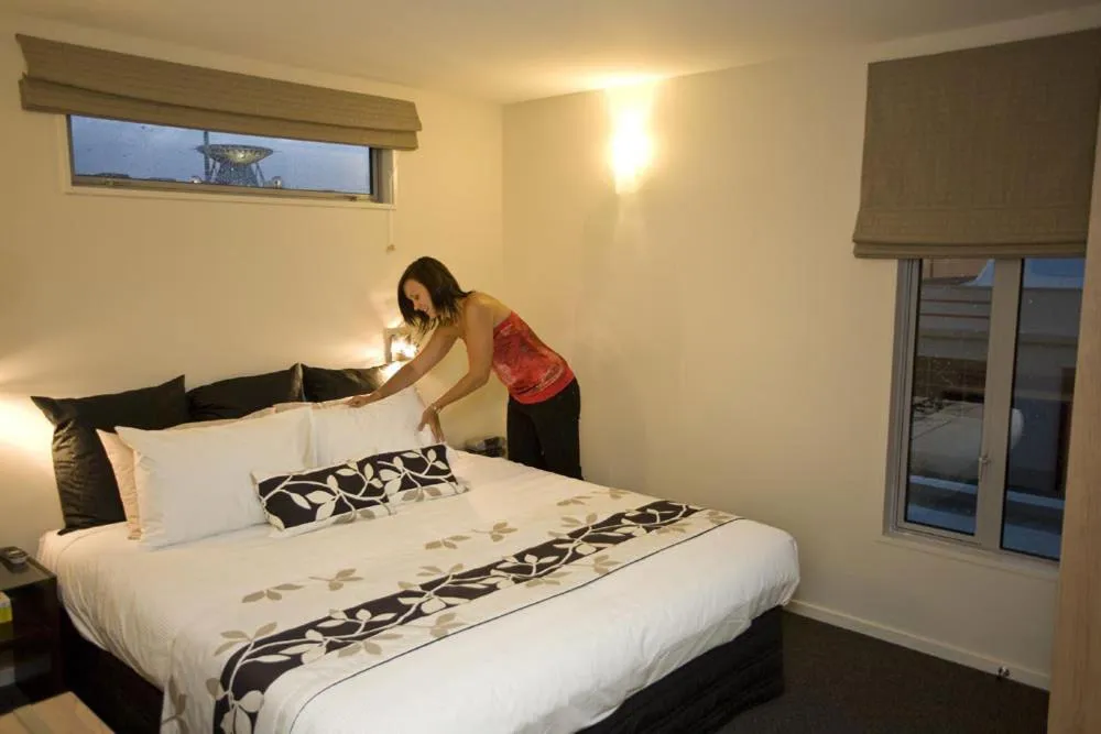 Bedroom, Bed in Focus Motel