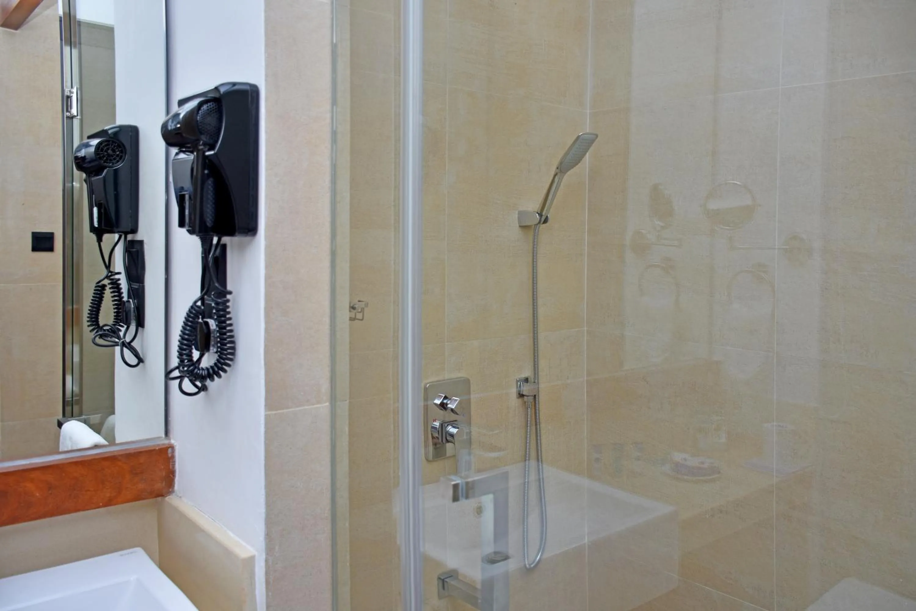 Shower in Goldi Sands Hotel
