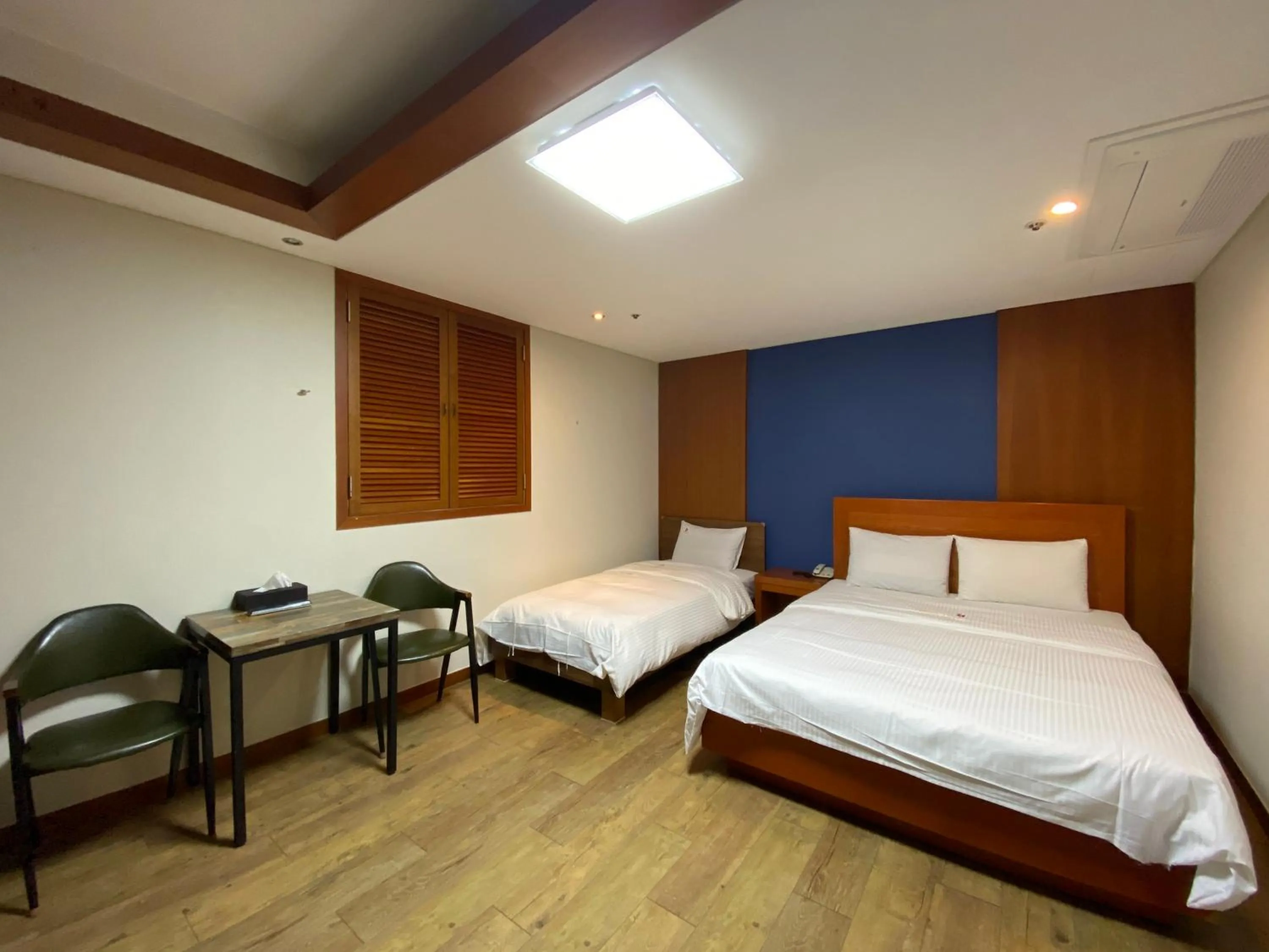 Photo of the whole room, Bed in Benikea Daelim Hotel