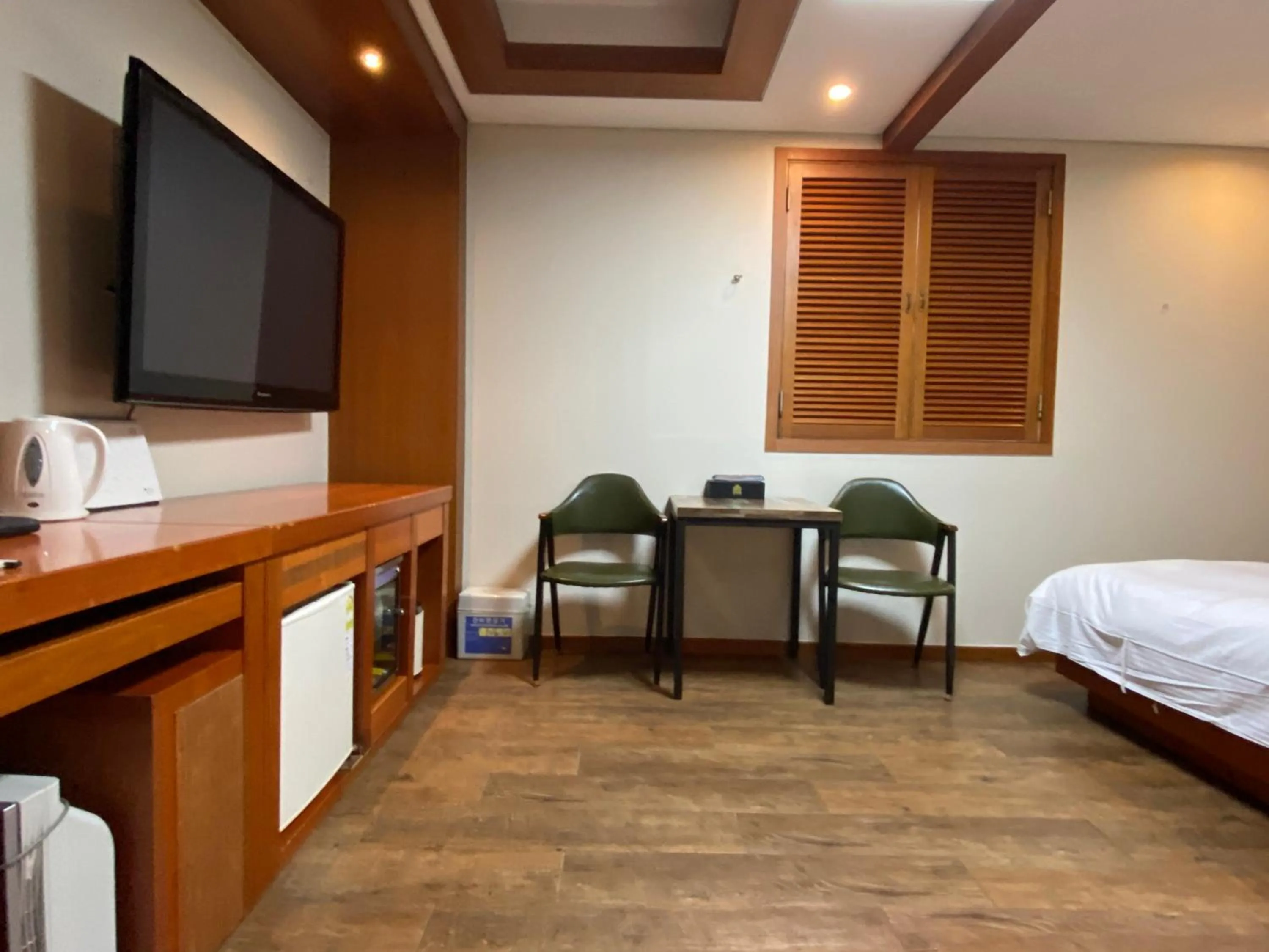 TV and multimedia, Bed in Benikea Daelim Hotel