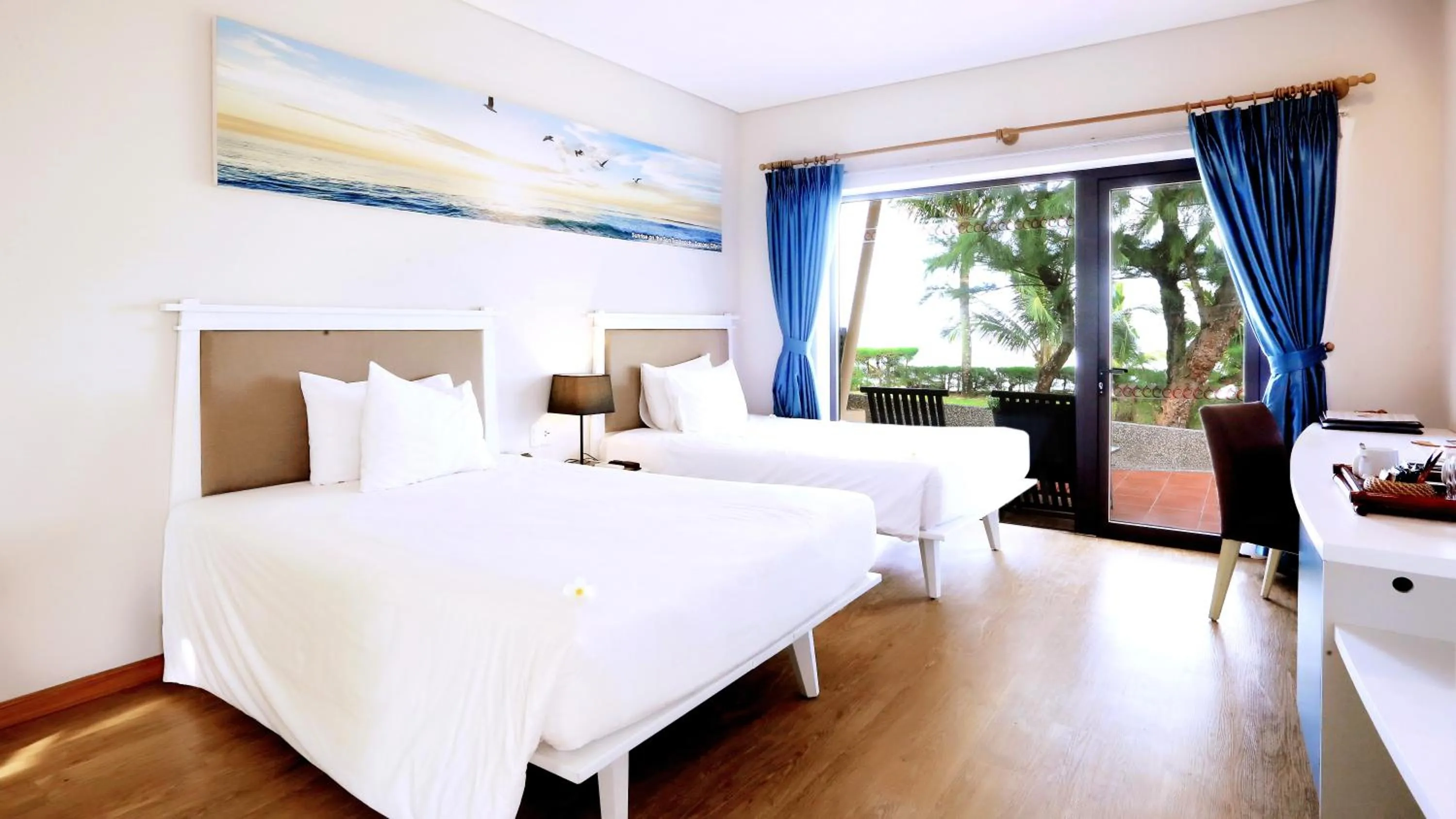 Photo of the whole room, Bed in Sandy Beach Non Nuoc Resort