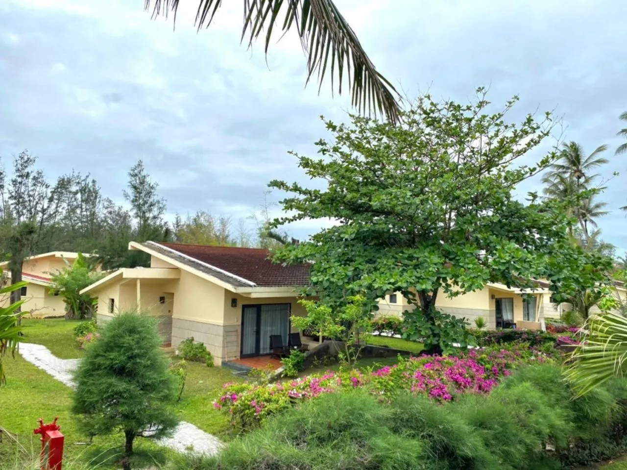 Sandy Beach Non Nuoc Resort