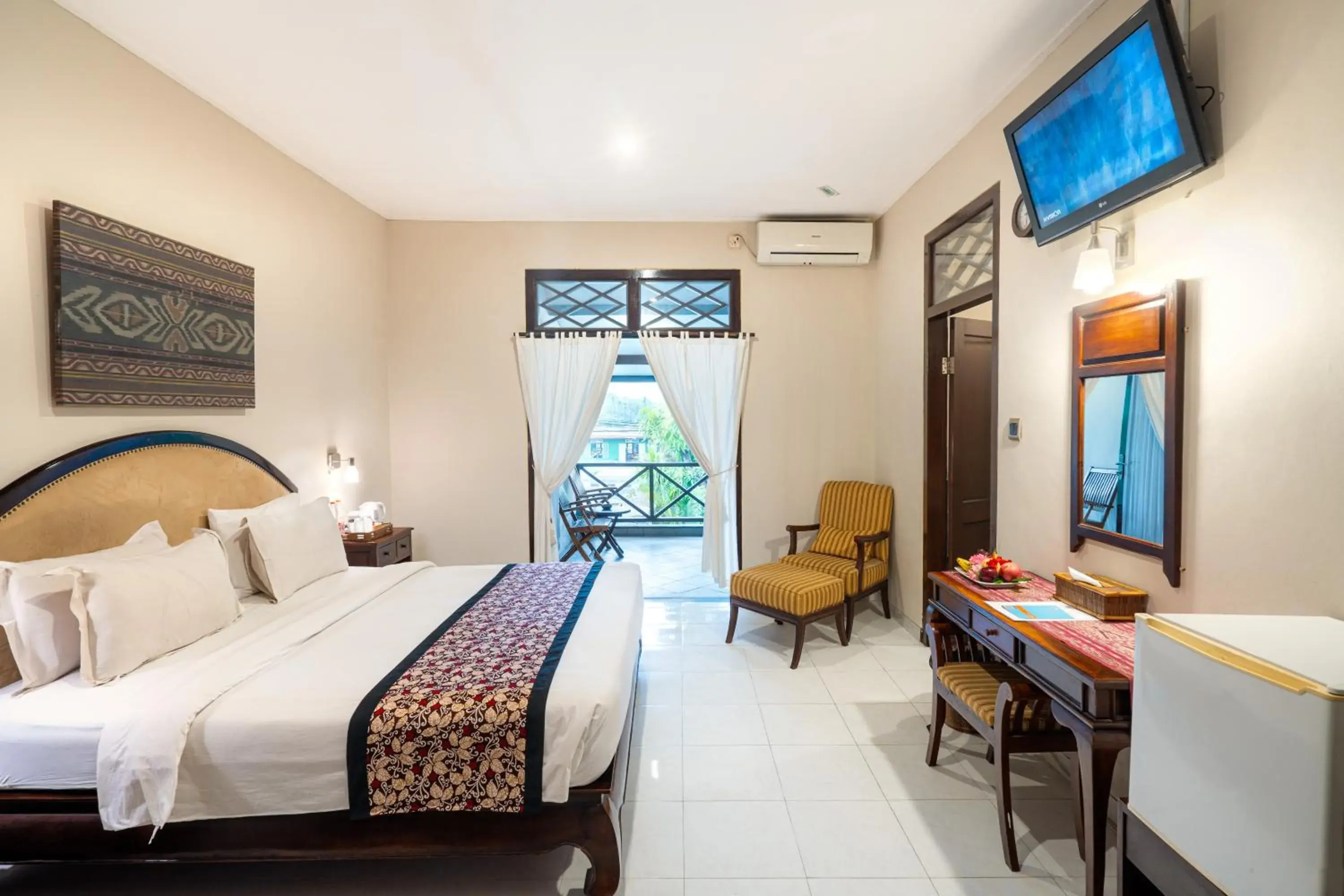 Deluxe Double or Twin Room with Balcony in Samawa Transit Hotel Deluxe Double or Twin Room with Balcony in Samawa Transit Hotel
