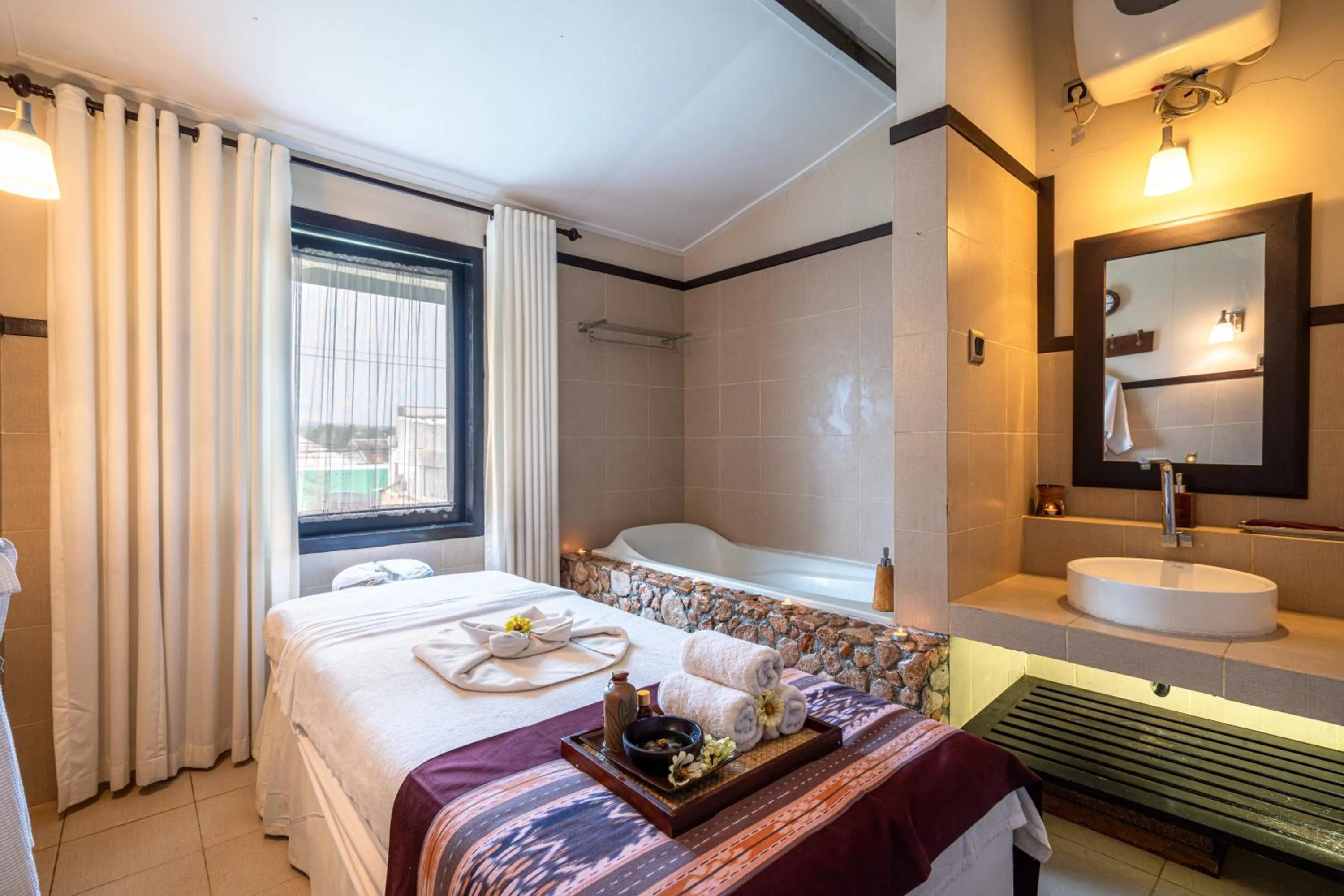 Spa and wellness centre/facilities, Bed in Samawa Transit Hotel