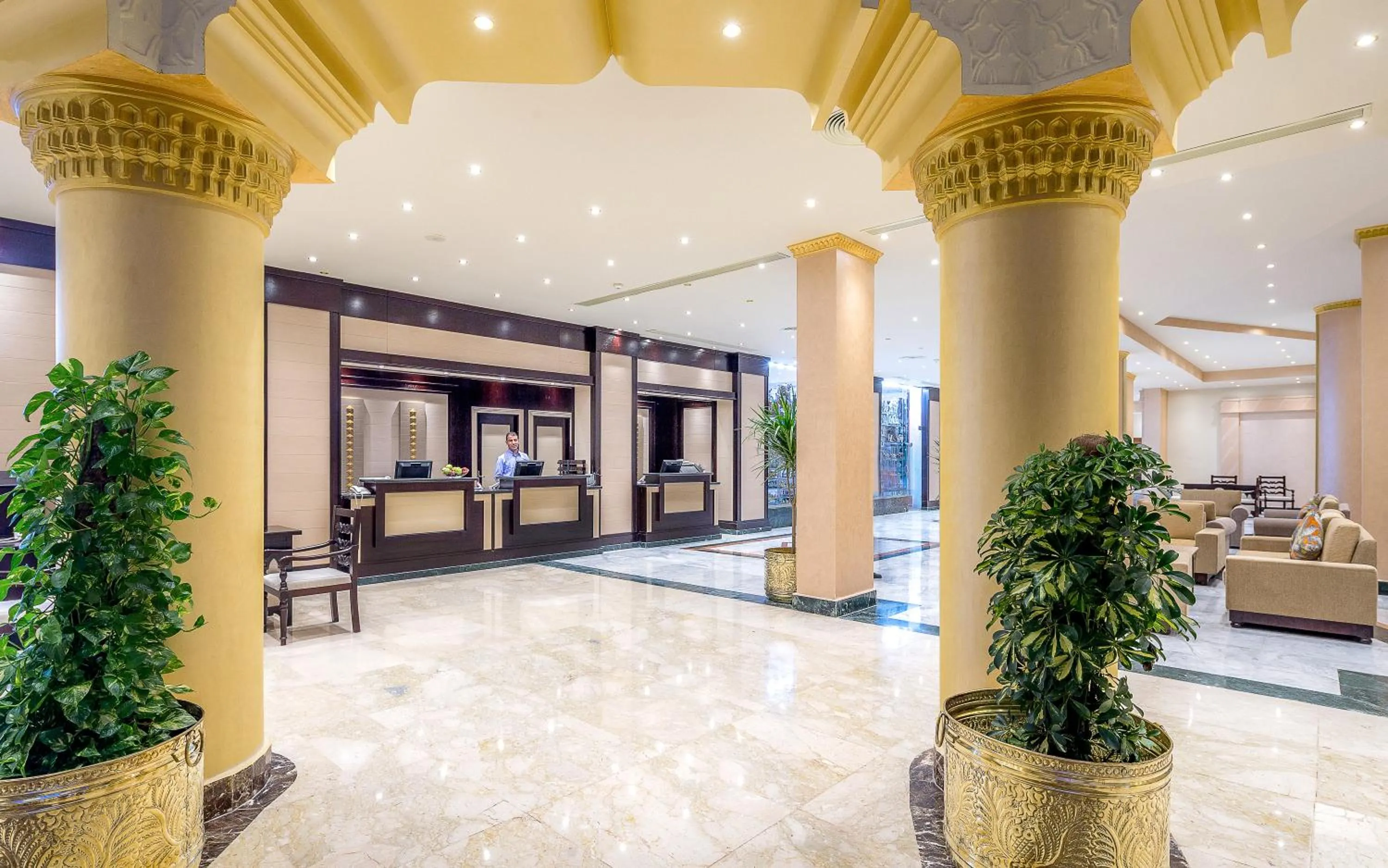 On site in Hawaii Le Jardin Aqua Resort - Families and Couples Only