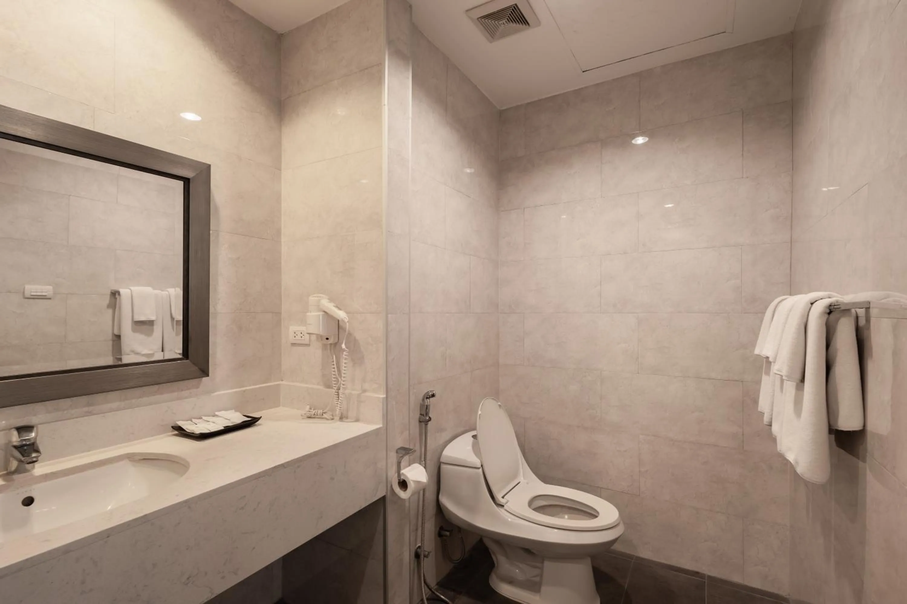 Shower in Hotel Tropicana Pattaya