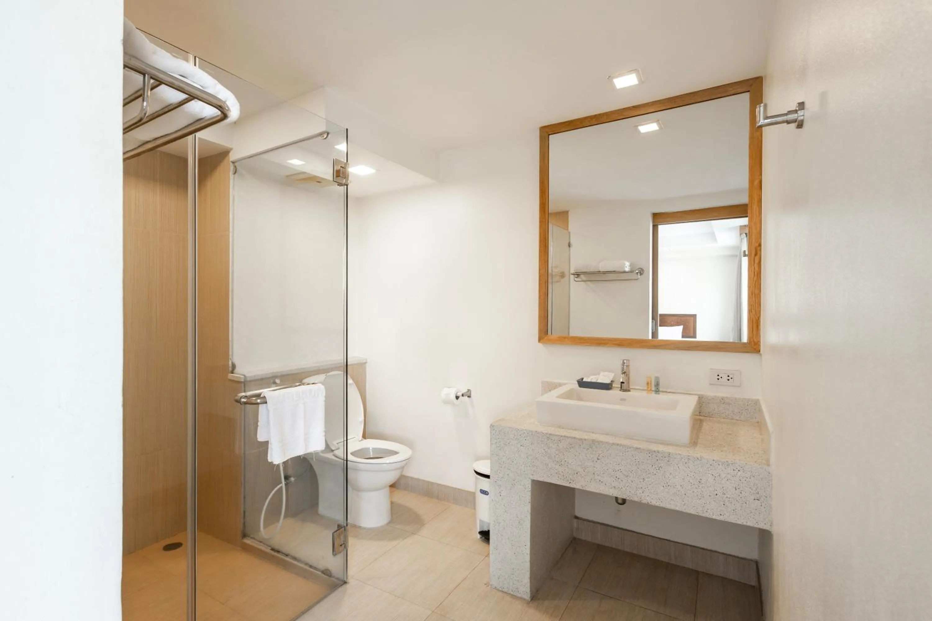 Bathroom in Hotel Tropicana Pattaya