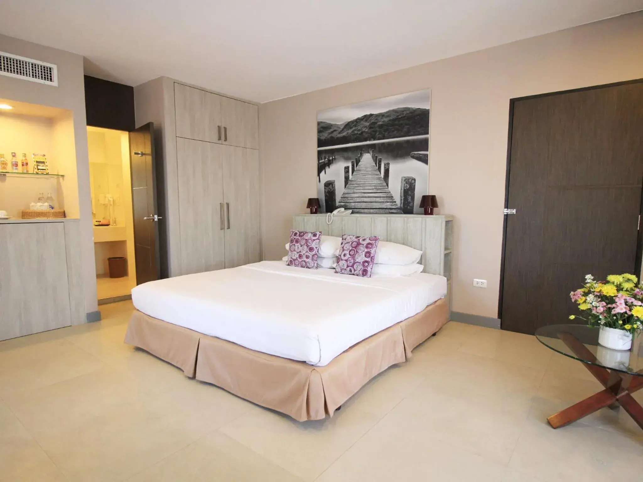 Premier Double or Twin Room - Main Wing in Hotel Tropicana Pattaya Premier Double or Twin Room - Main Wing in Hotel Tropicana Pattaya