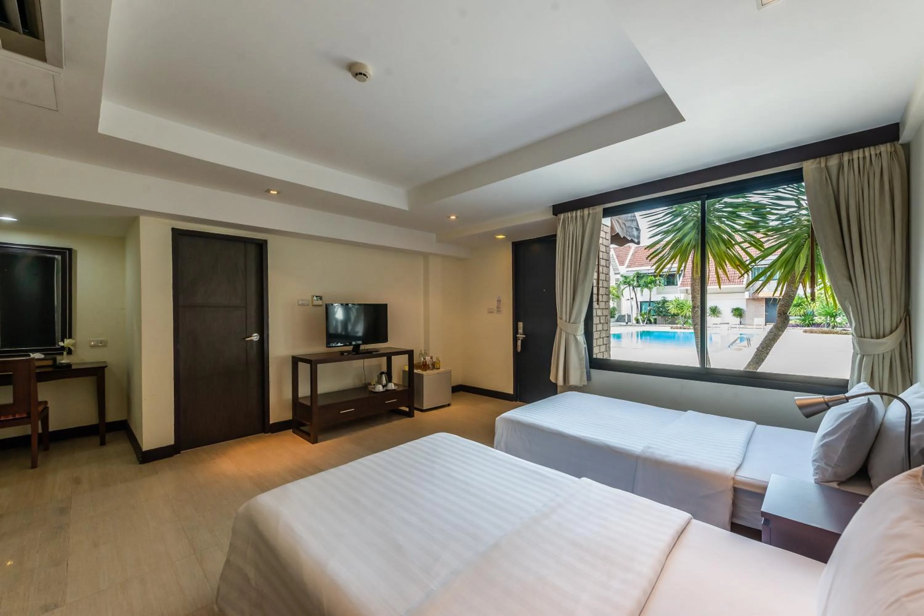Deluxe Double or Twin Room in Hotel Tropicana Pattaya