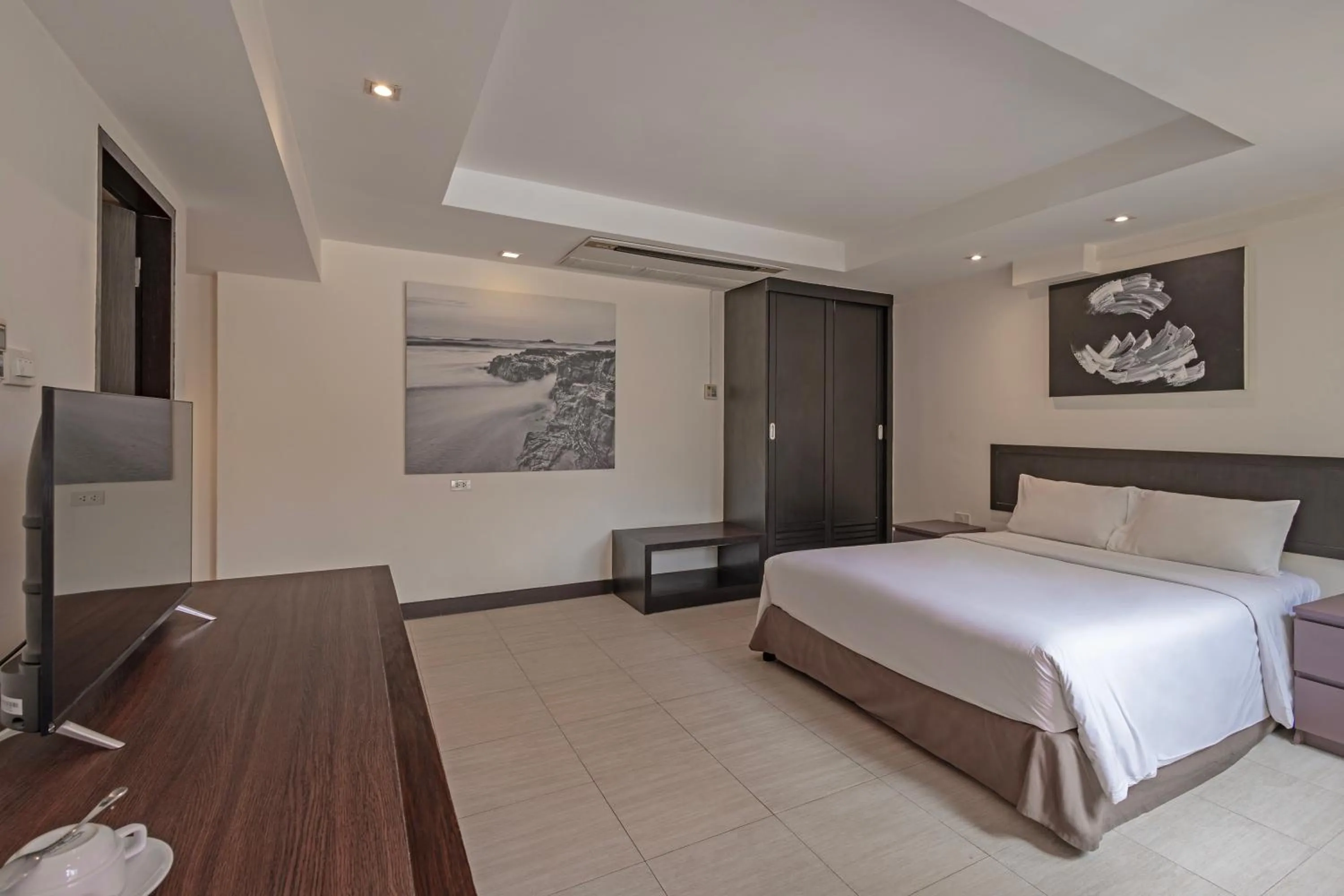 Bed in Hotel Tropicana Pattaya