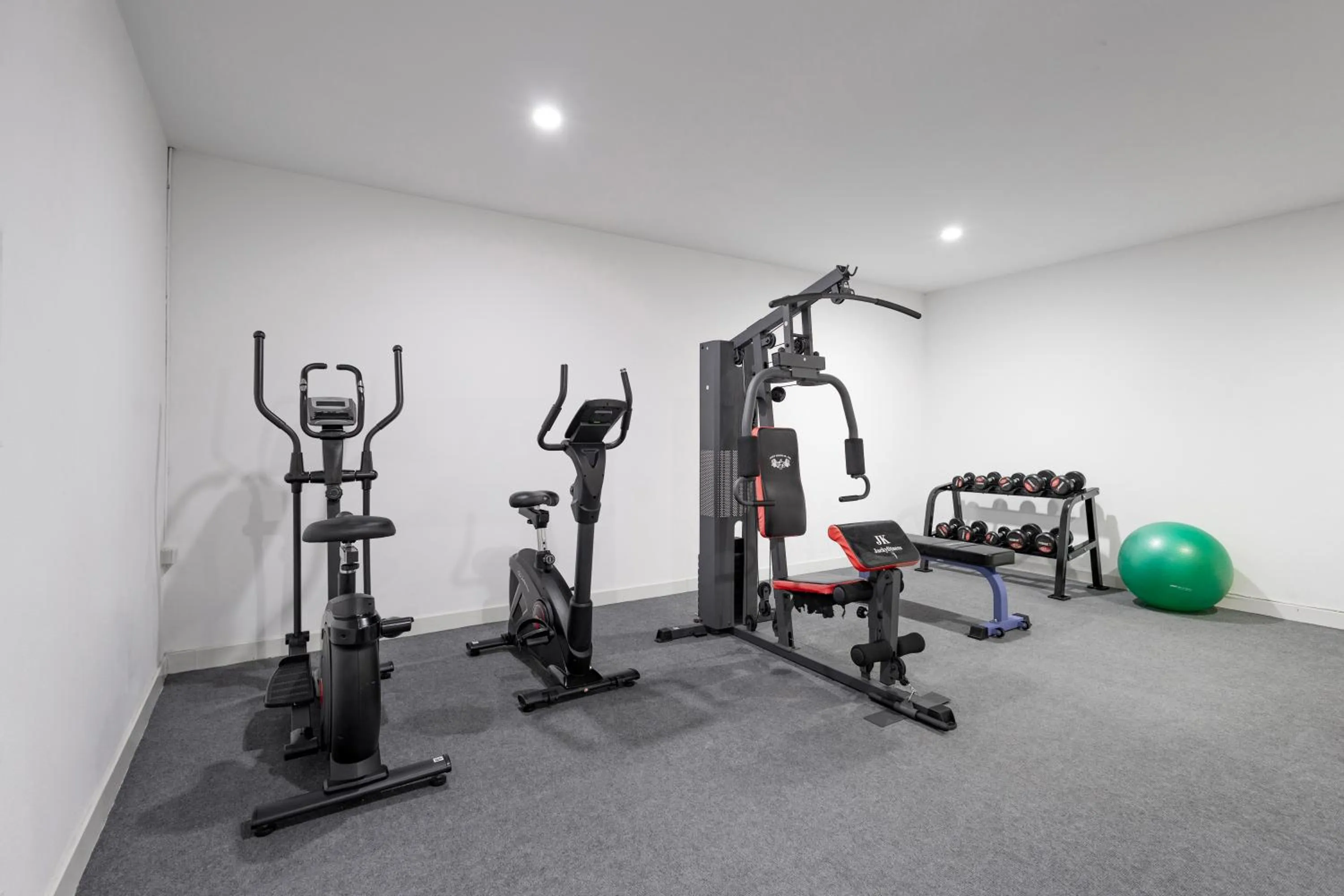 Fitness centre/facilities in Hotel Tropicana Pattaya