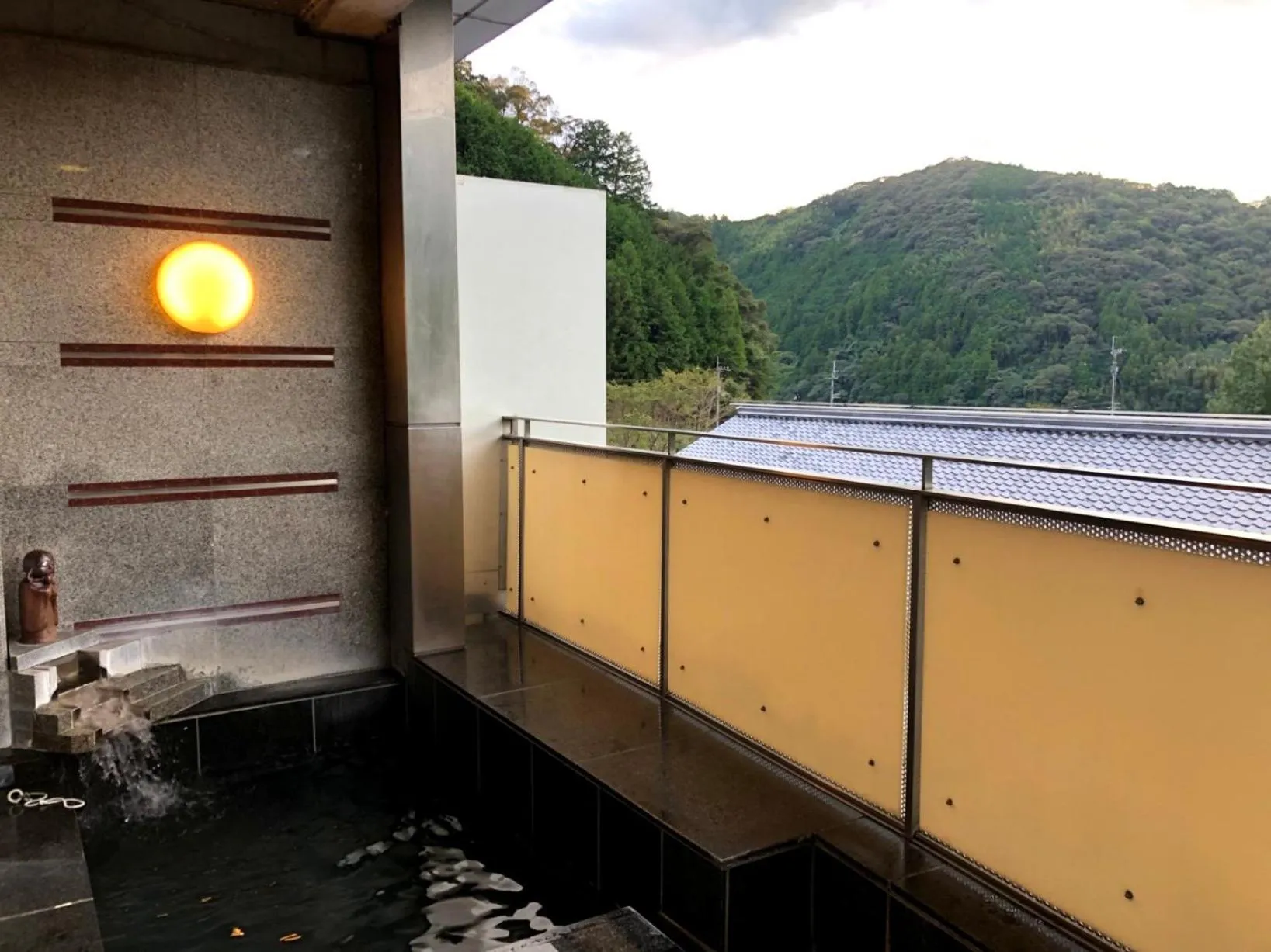 Open Air Bath in Qraud