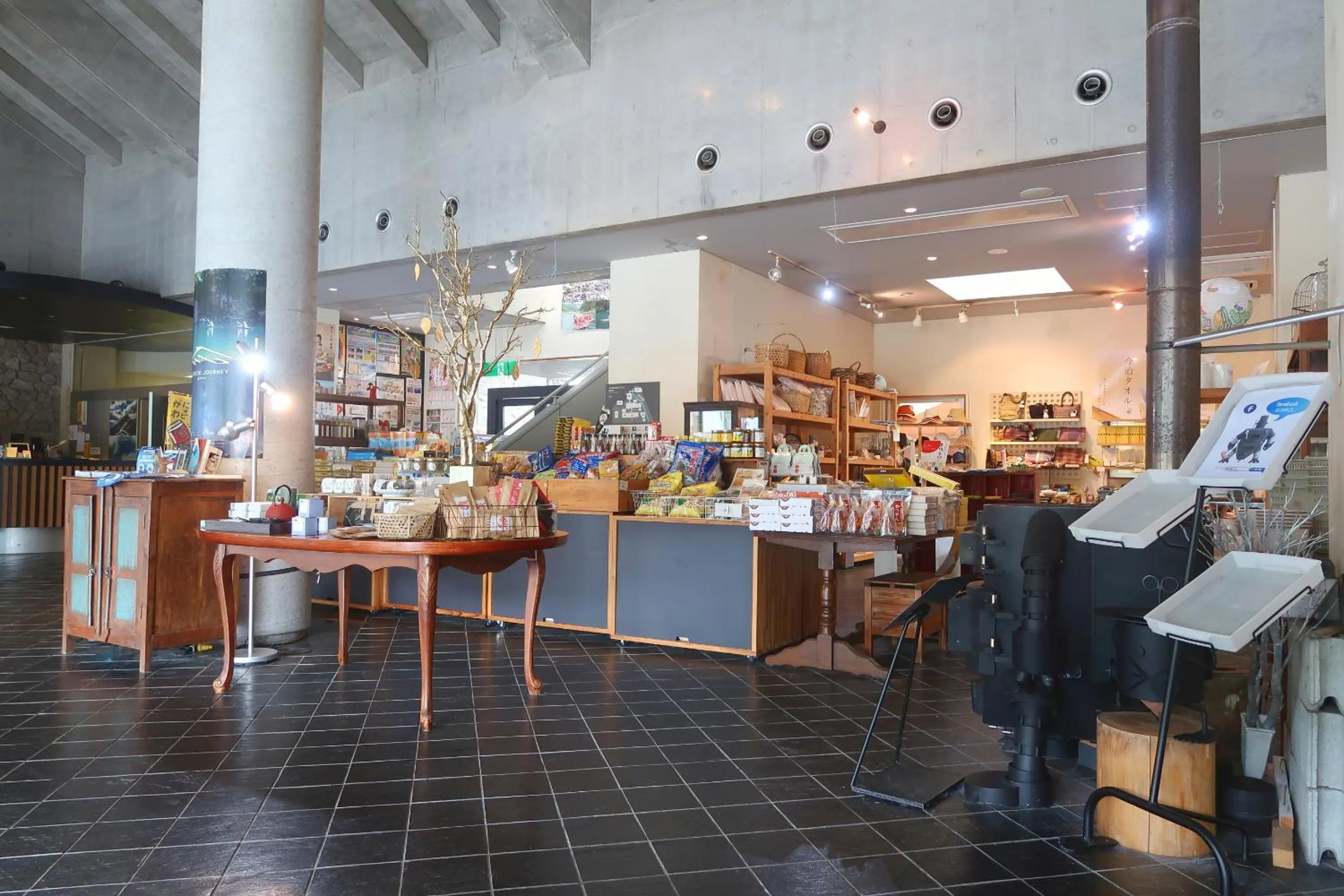 Lobby or reception, Restaurant/Places to Eat in Qraud