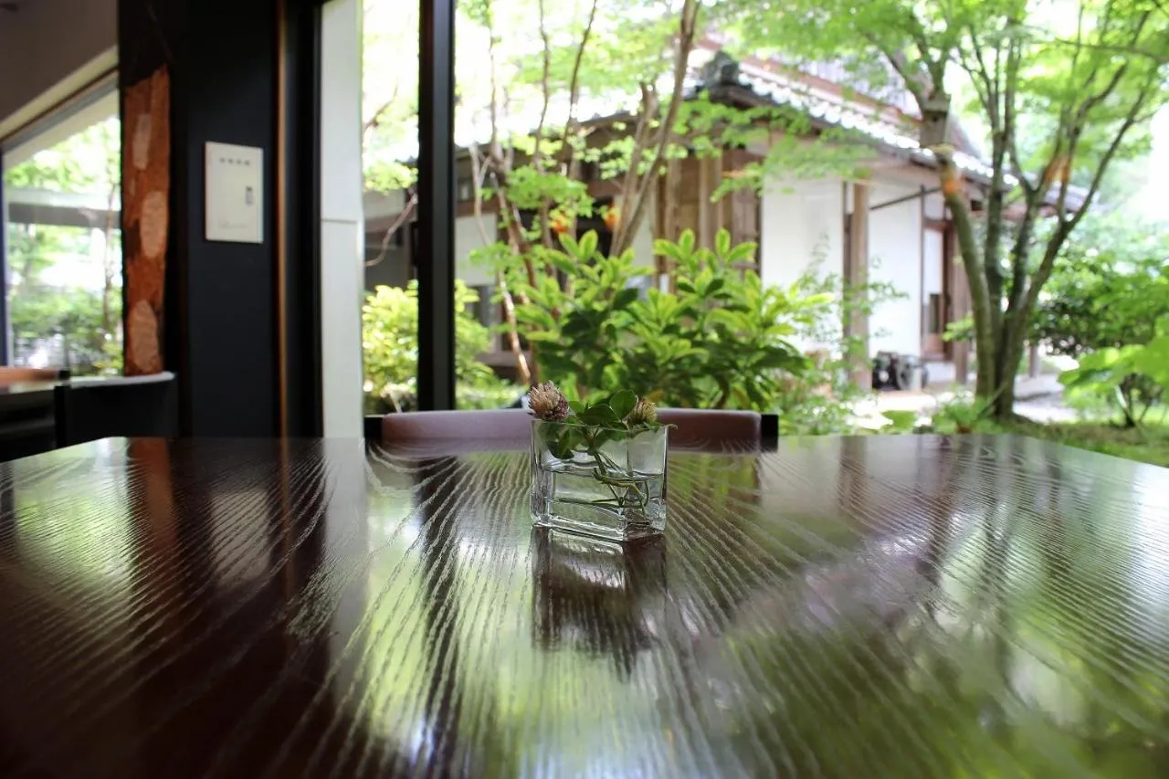 Restaurant/places to eat in Qraud