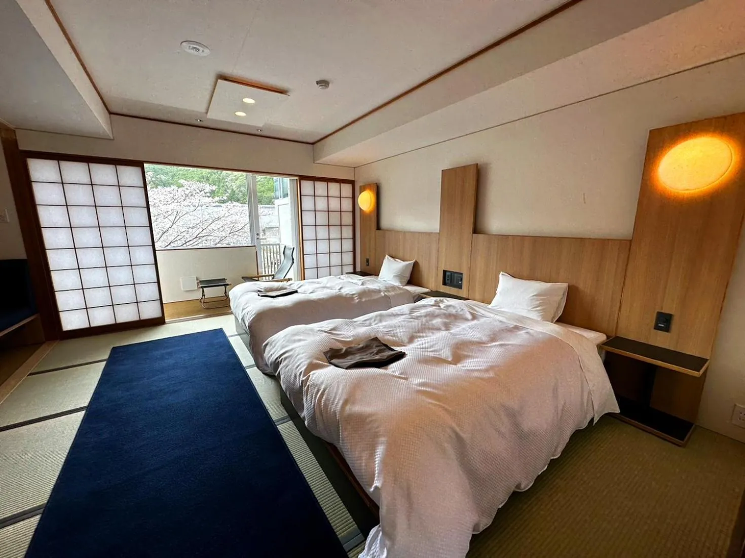 Photo of the whole room in Qraud