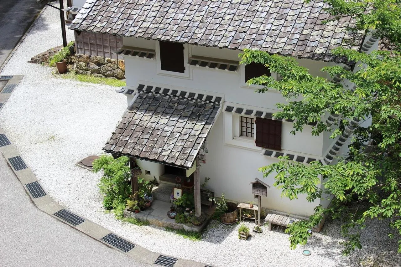 Garden view, Property Building in Qraud
