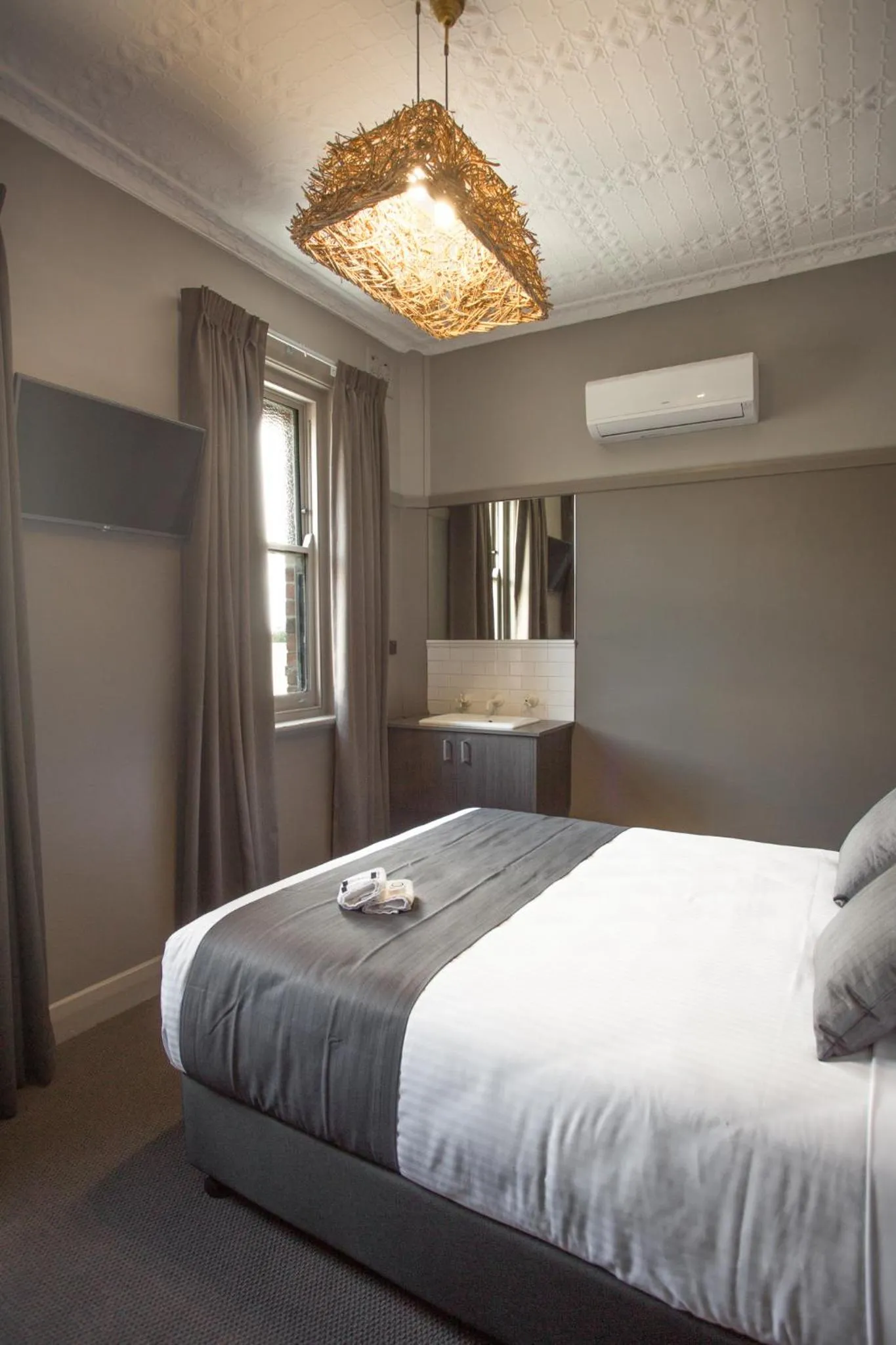 Bed in Nags Head Hotel