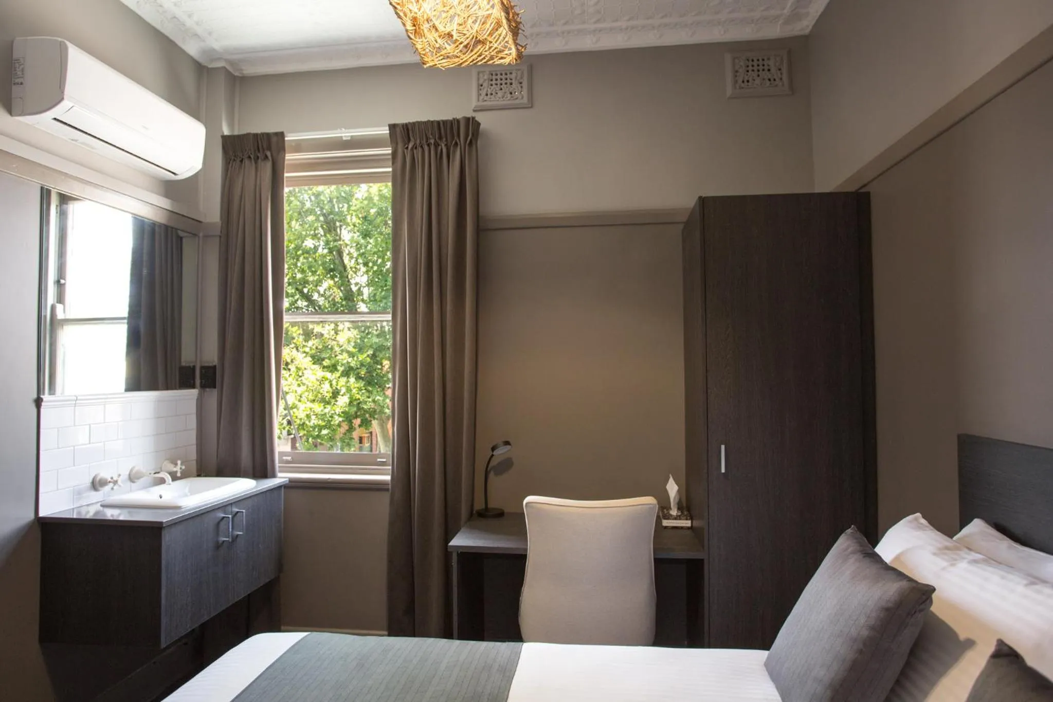 Bed in Nags Head Hotel