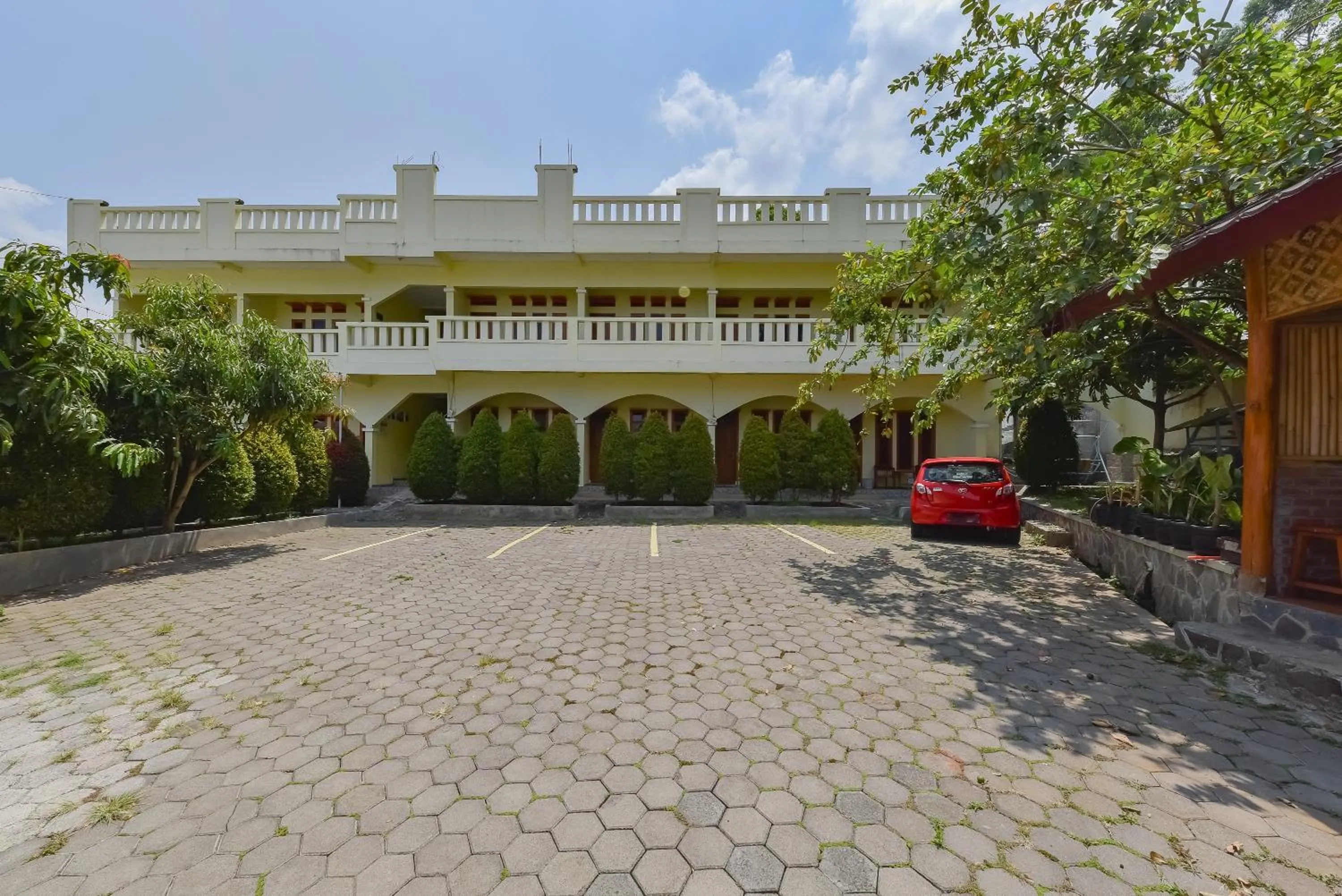 Property building in RedDoorz At Pondok Winagung Ciwidey