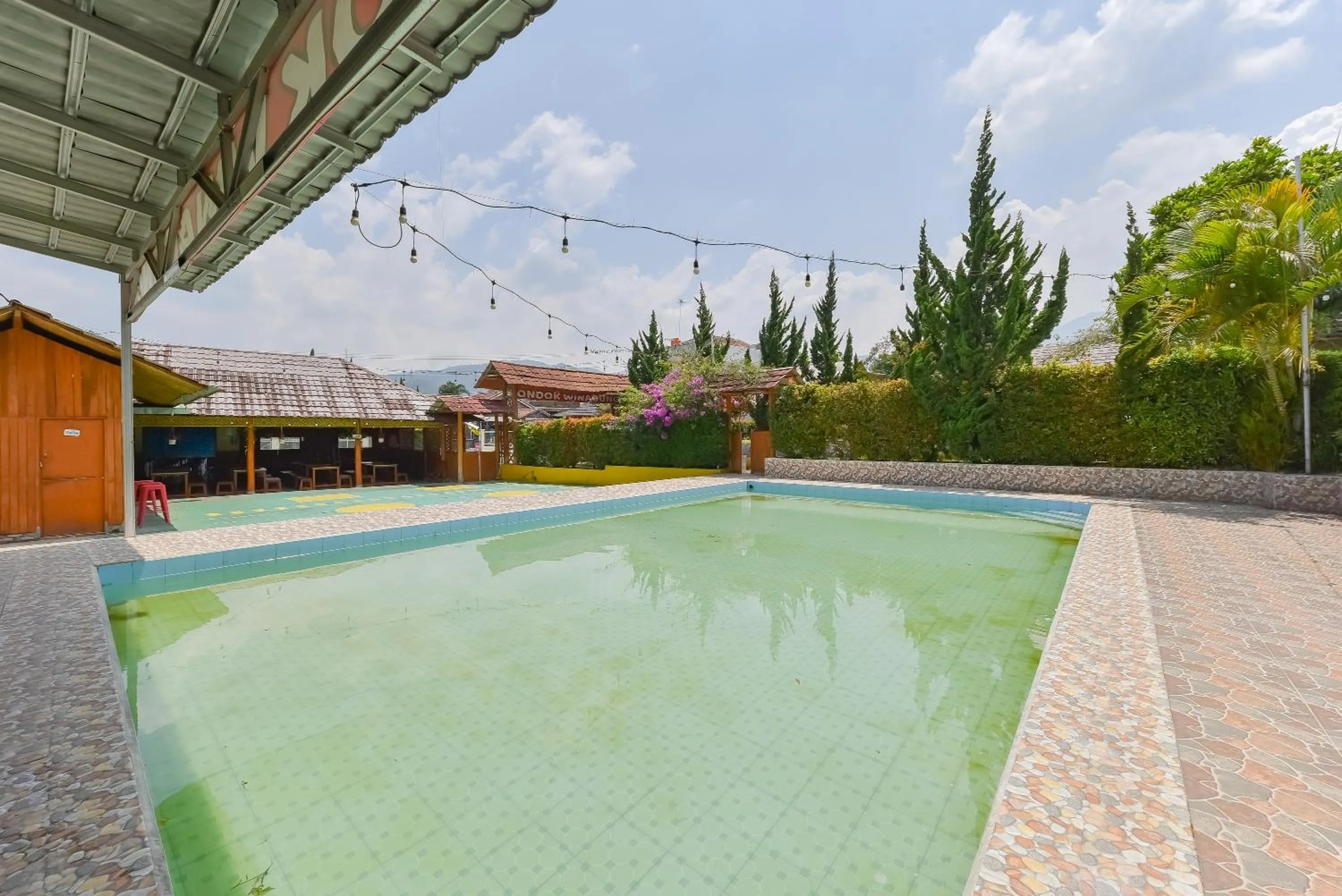 Swimming pool in RedDoorz At Pondok Winagung Ciwidey