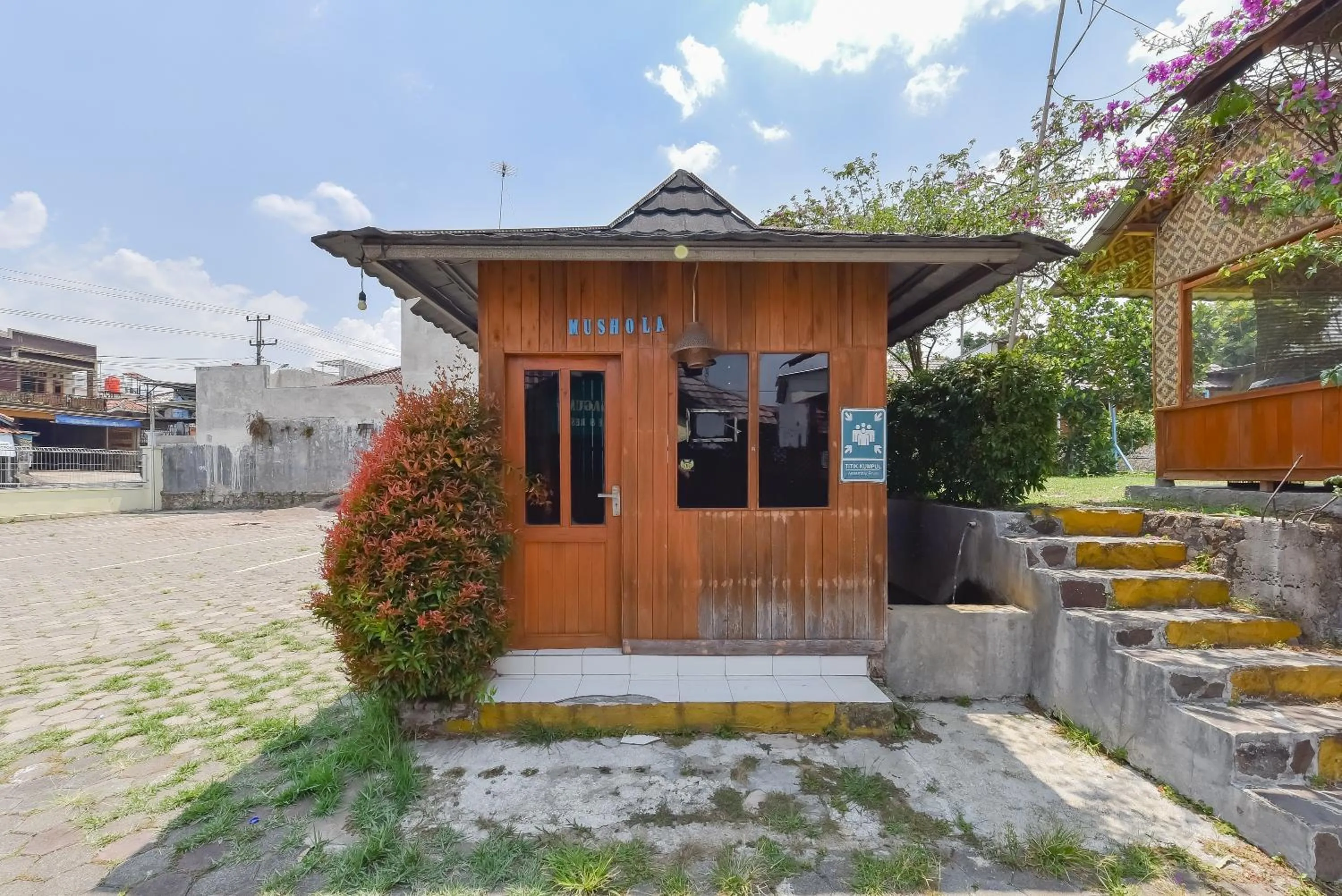 Property building in RedDoorz At Pondok Winagung Ciwidey