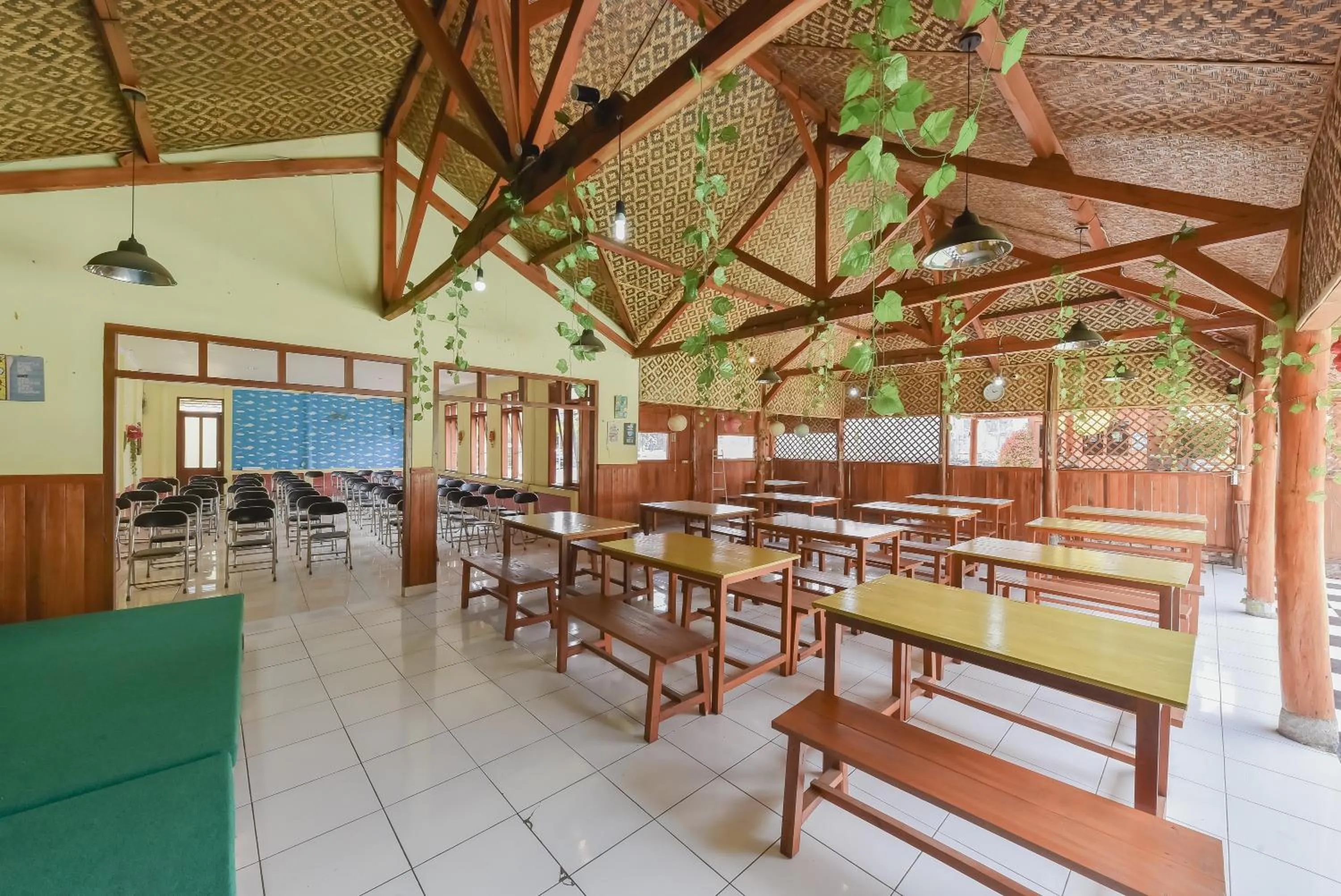 Restaurant/places to eat in RedDoorz At Pondok Winagung Ciwidey