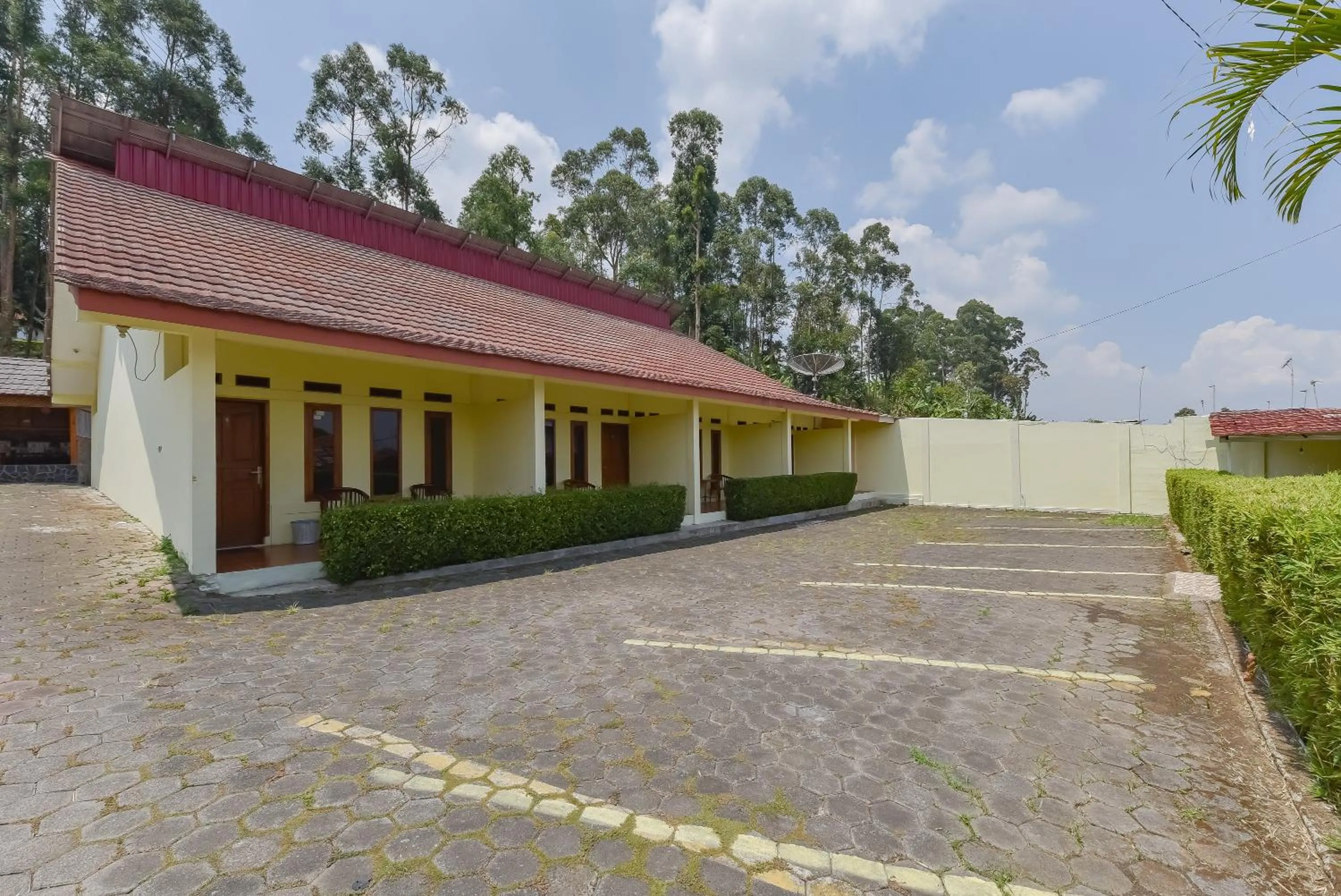 Property building in RedDoorz At Pondok Winagung Ciwidey