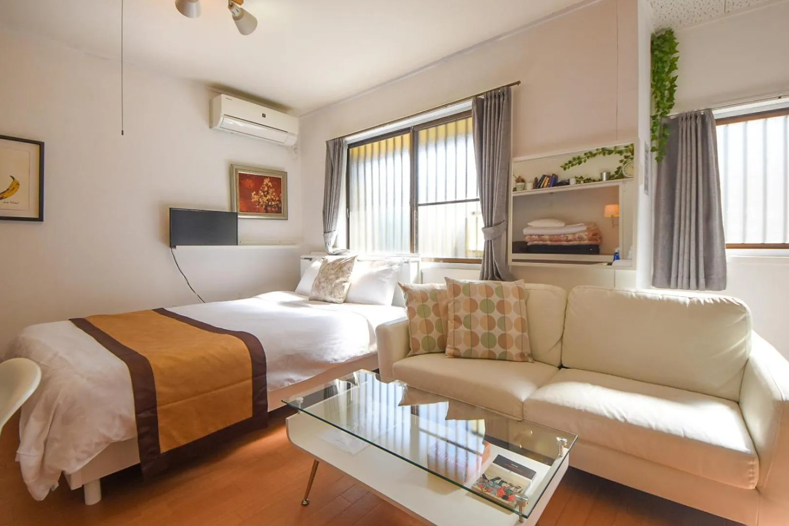 Photo of the whole room, Bed in Comfy Stay MR1 & MR2