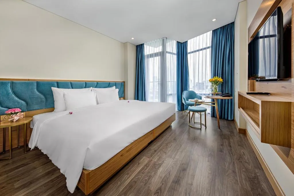 Deluxe Double Room with Balcony with City View in San Marino Boutique Danang - 10 mins to Dragon Bridge, 15 mins to My Khe Beach