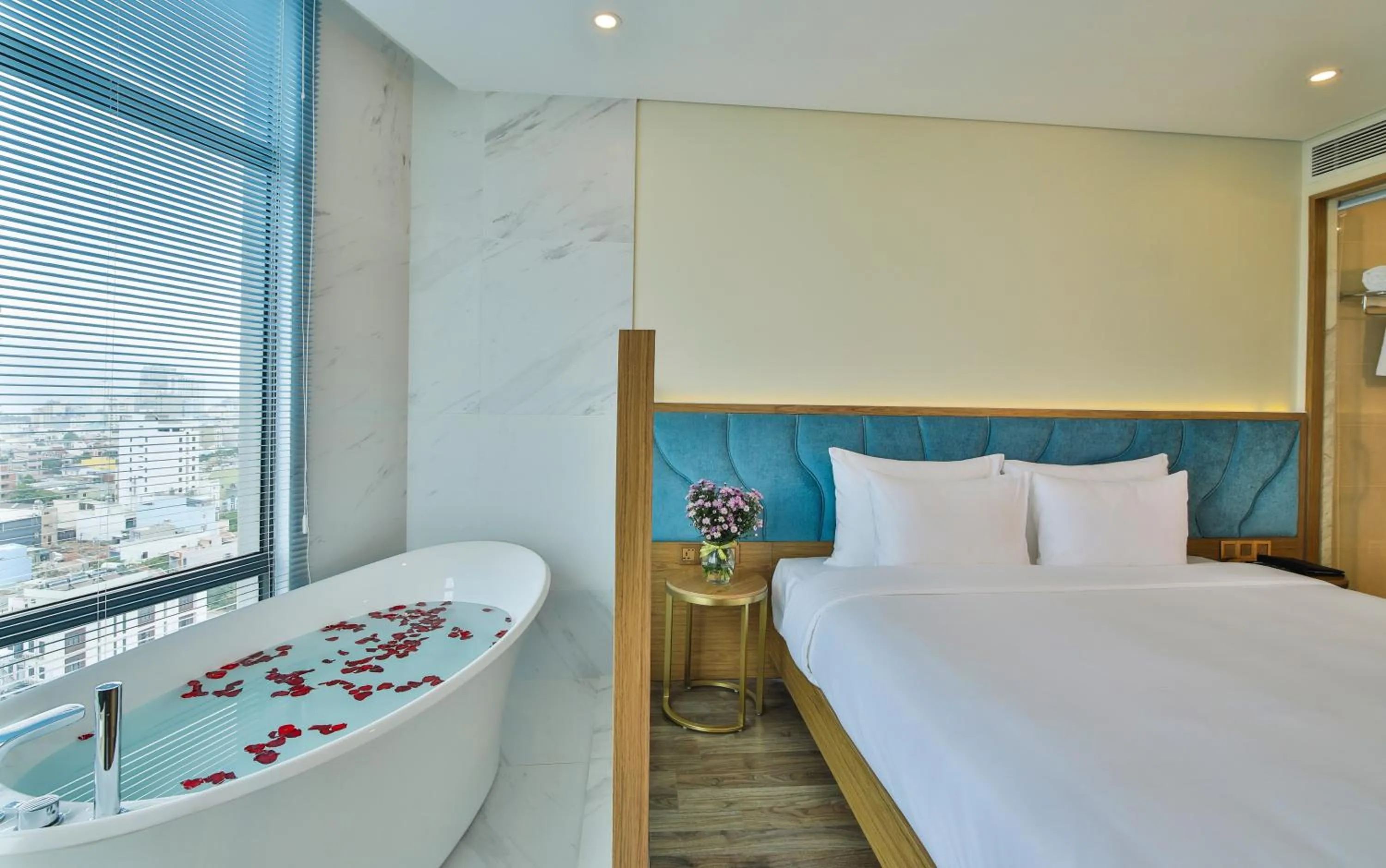 Bedroom, Bed in San Marino Boutique Danang - 10 mins to Dragon Bridge & 15 mins to My Khe Beach