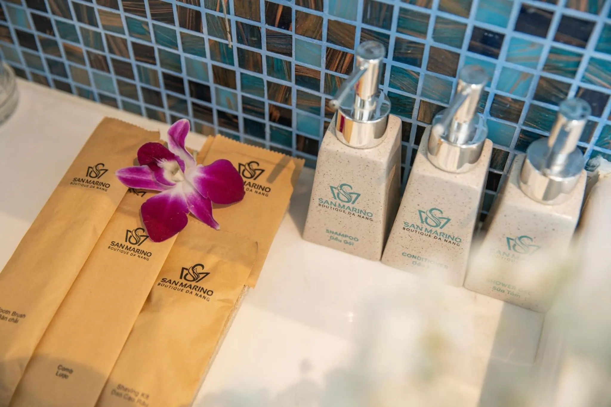 Bathroom in San Marino Boutique Danang - 10 mins to Dragon Bridge & 15 mins to My Khe Beach