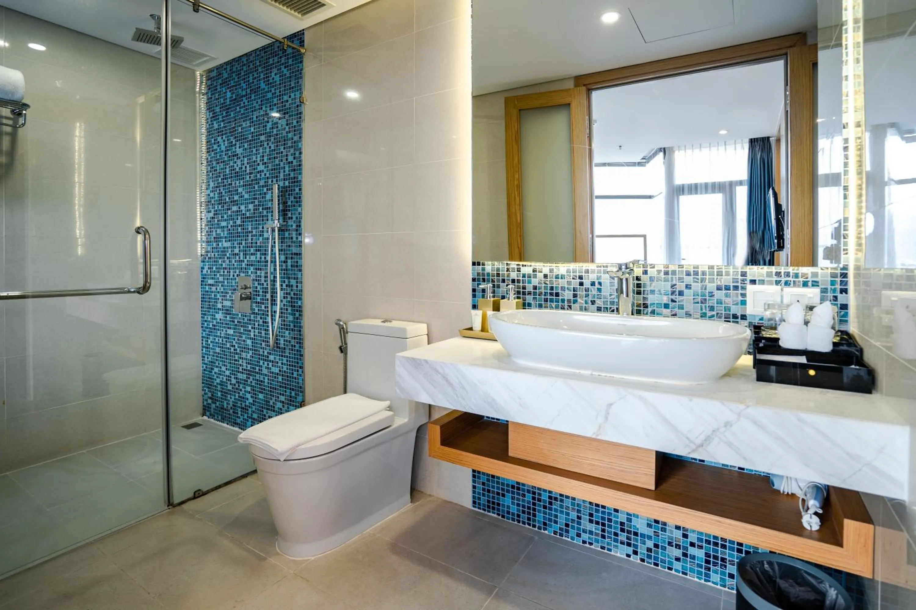 Bathroom in San Marino Boutique Danang - 10 mins to Dragon Bridge & 15 mins to My Khe Beach