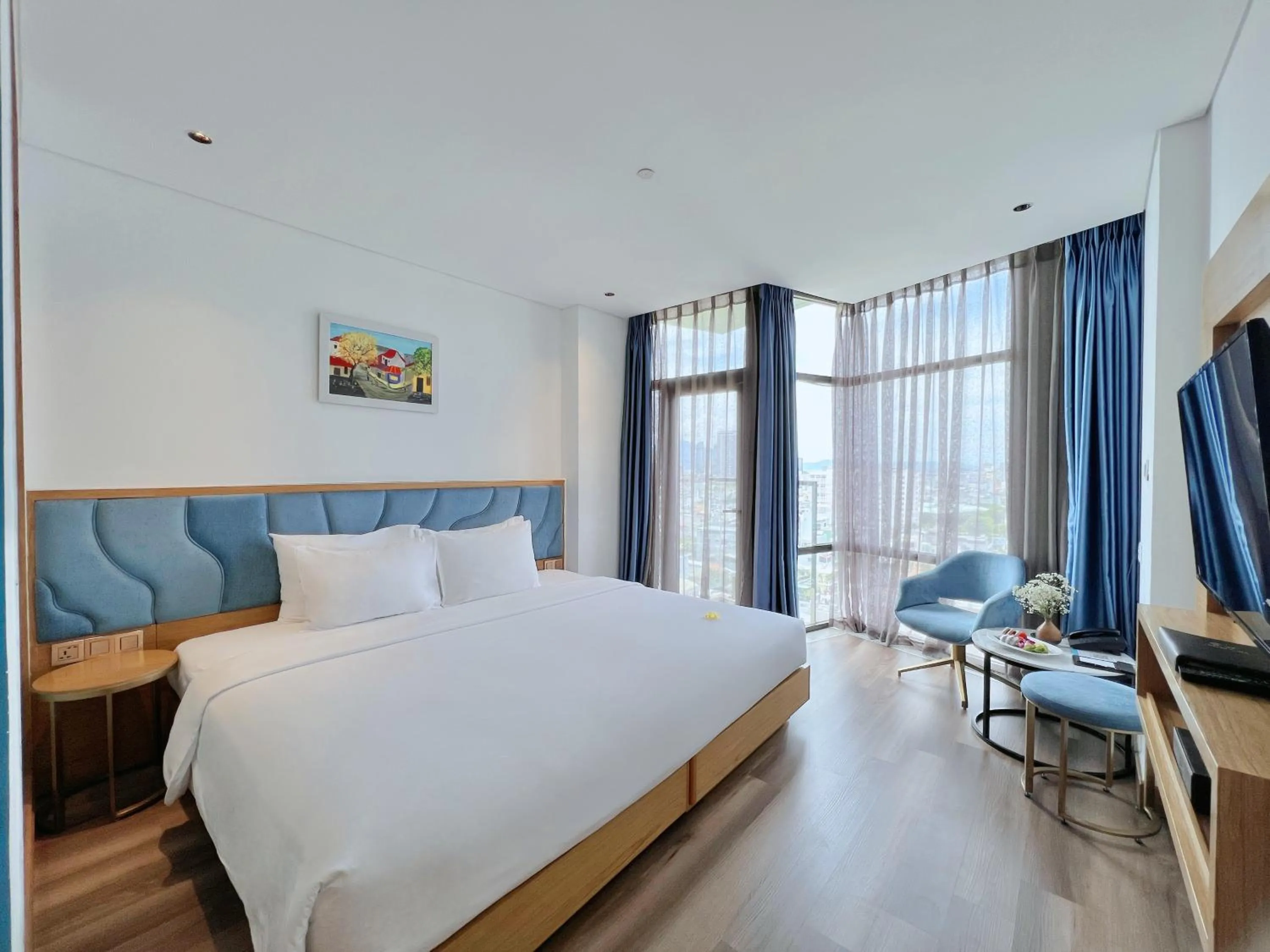 Photo of the whole room, Bed in San Marino Boutique Danang - 10 mins to Dragon Bridge & 15 mins to My Khe Beach