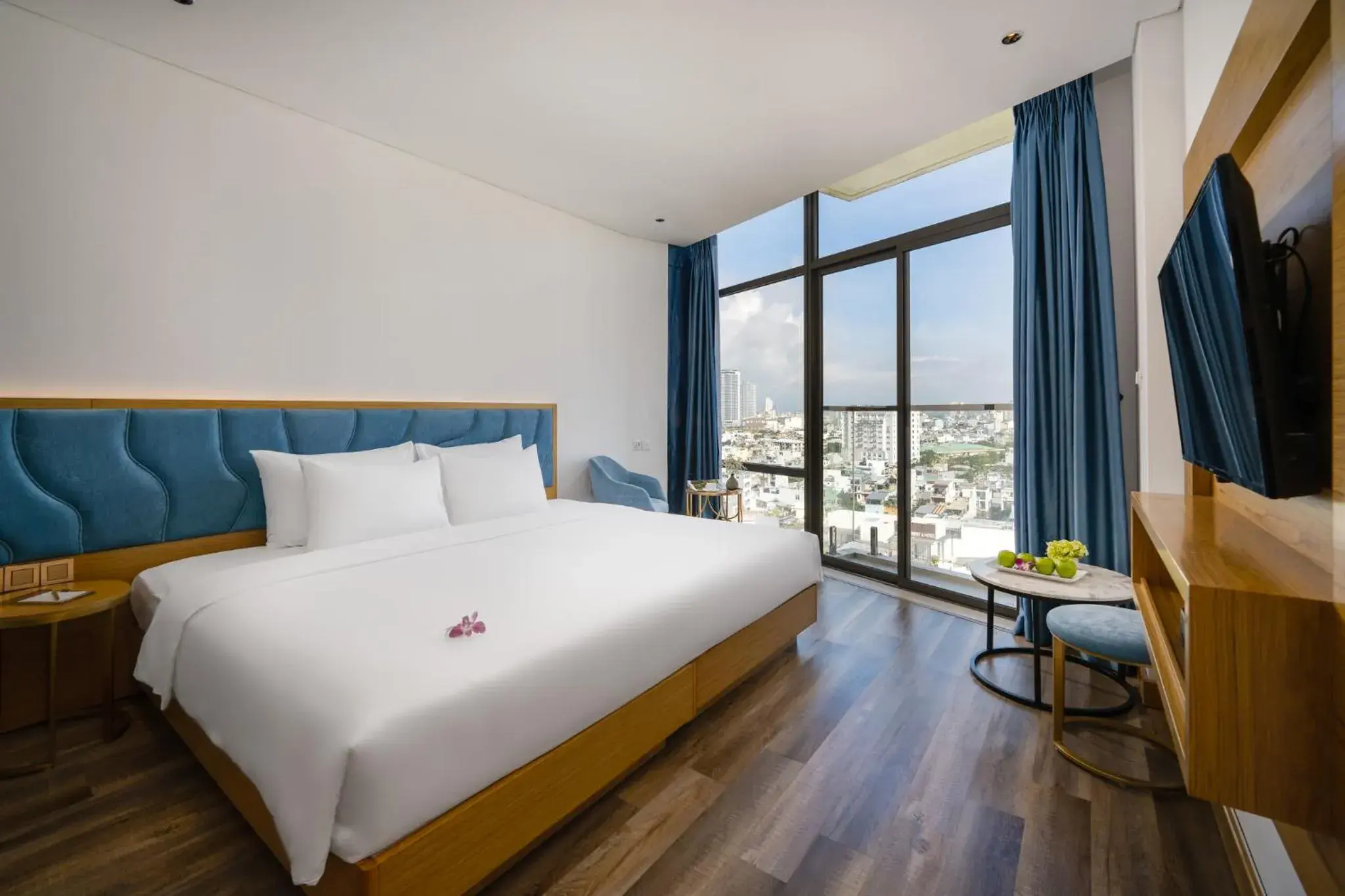 Deluxe Double Room with Balcony with City View in San Marino Boutique Danang Deluxe Double Room with Balcony with City View in San Marino Boutique Danang