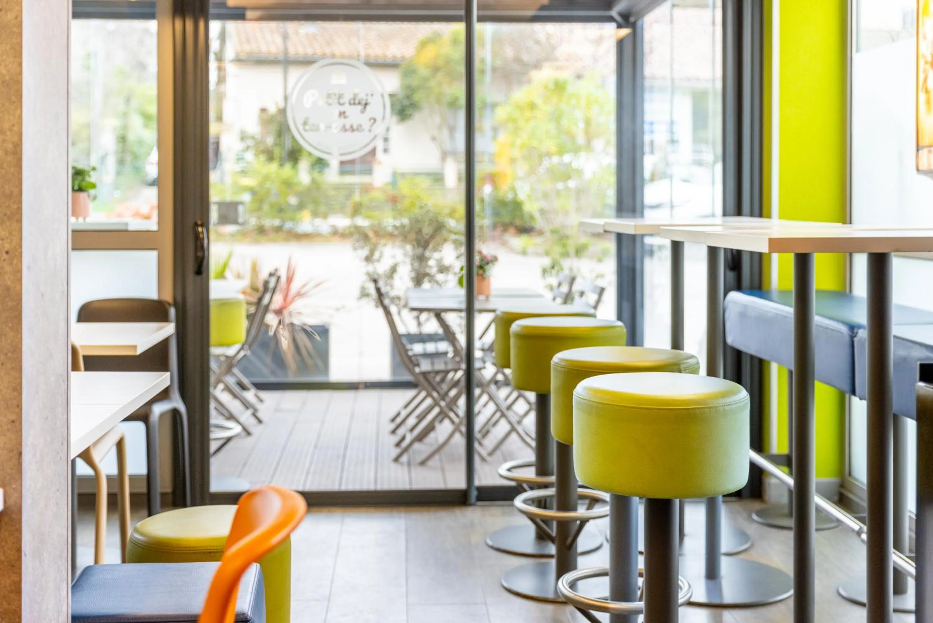 Lobby or reception in ibis budget Carcassonne La Cité