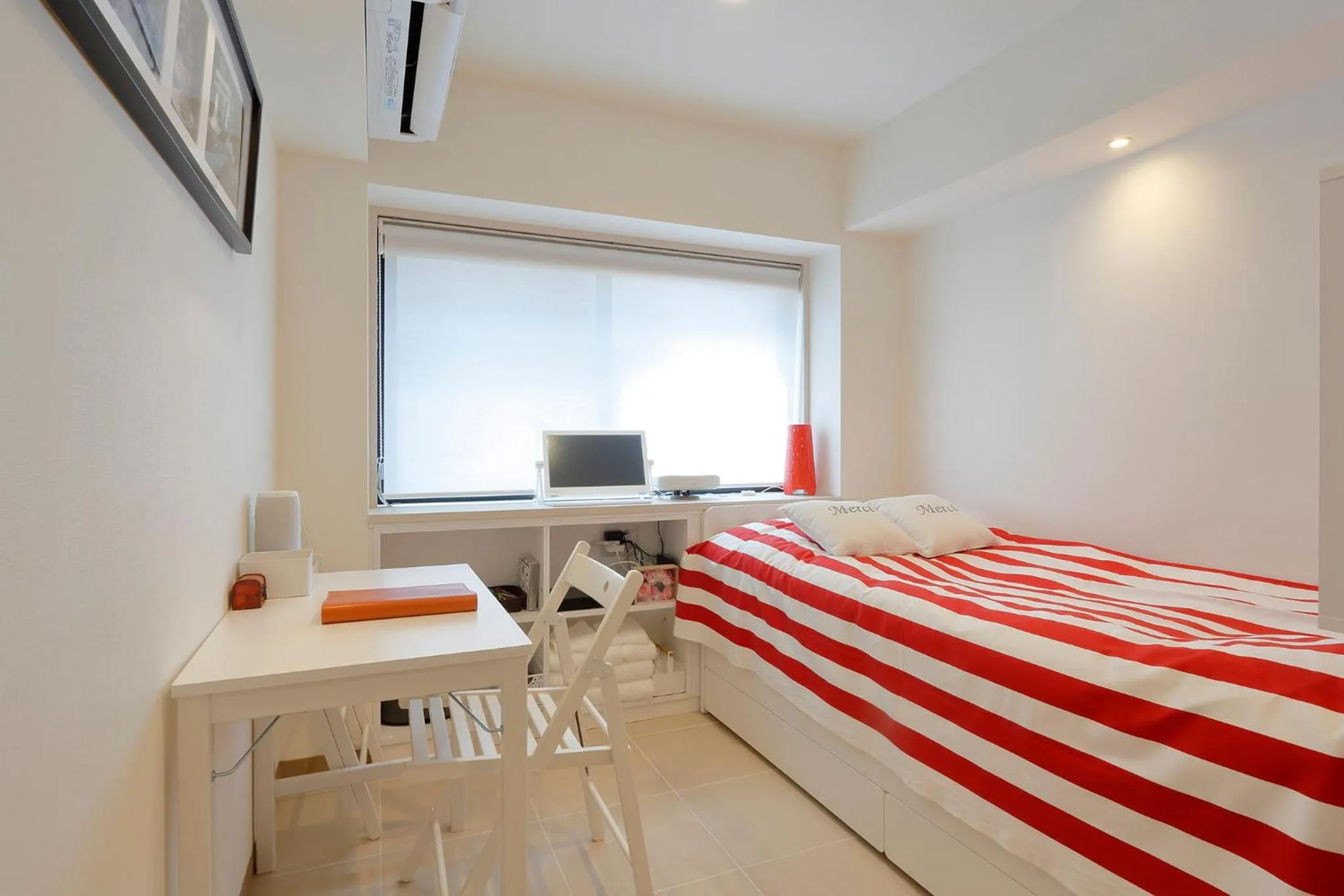 Dining area, Bed in La Krasse Sumida