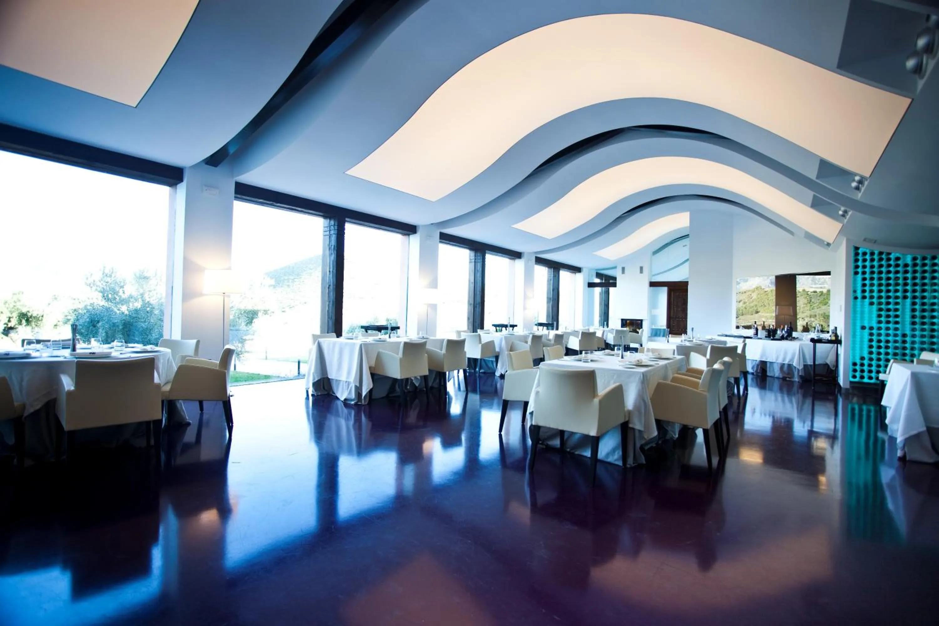 Restaurant/places to eat in Hotel & Winery Señorío de Nevada