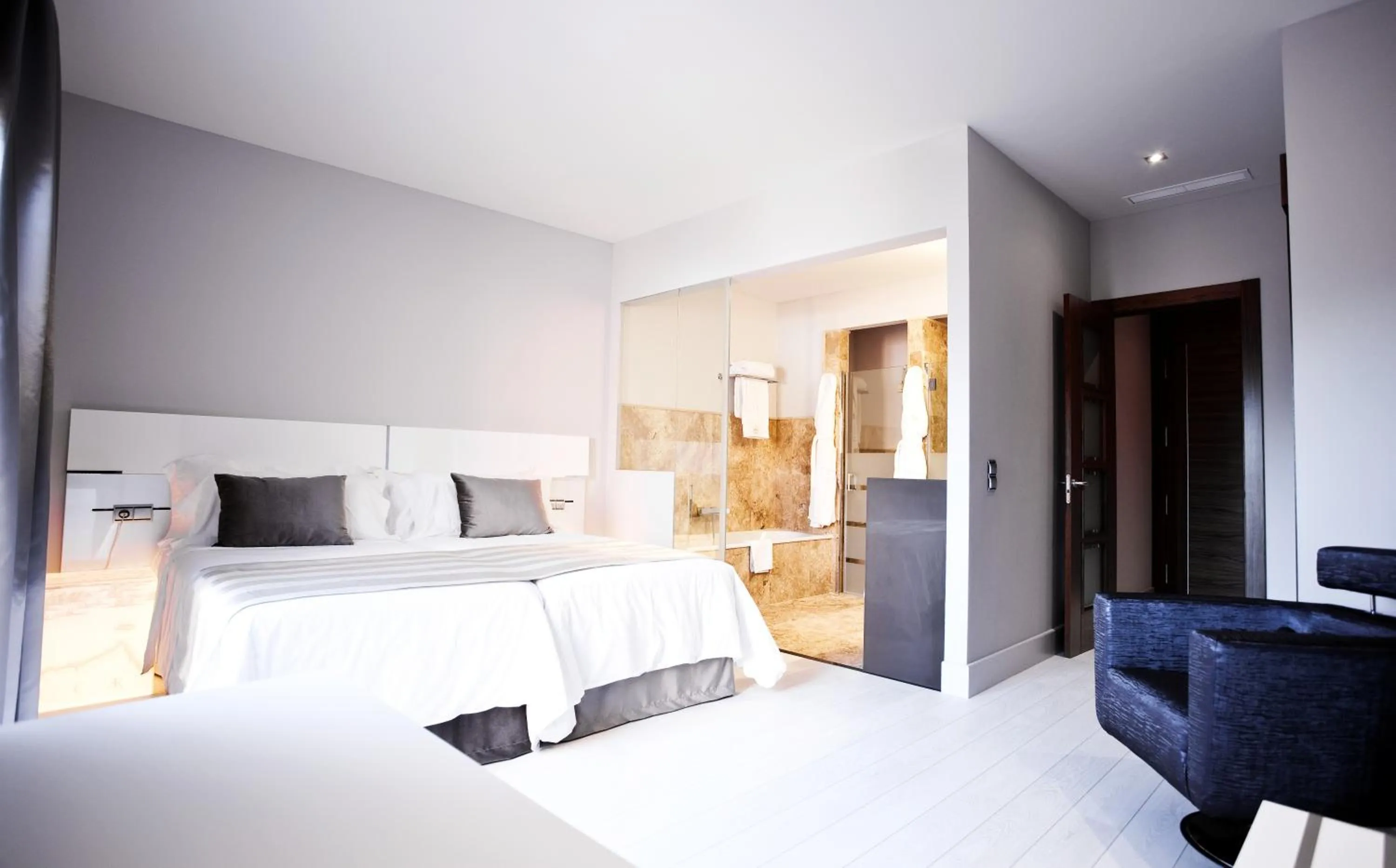 Bedroom, Bed in Hotel & Winery Señorío de Nevada