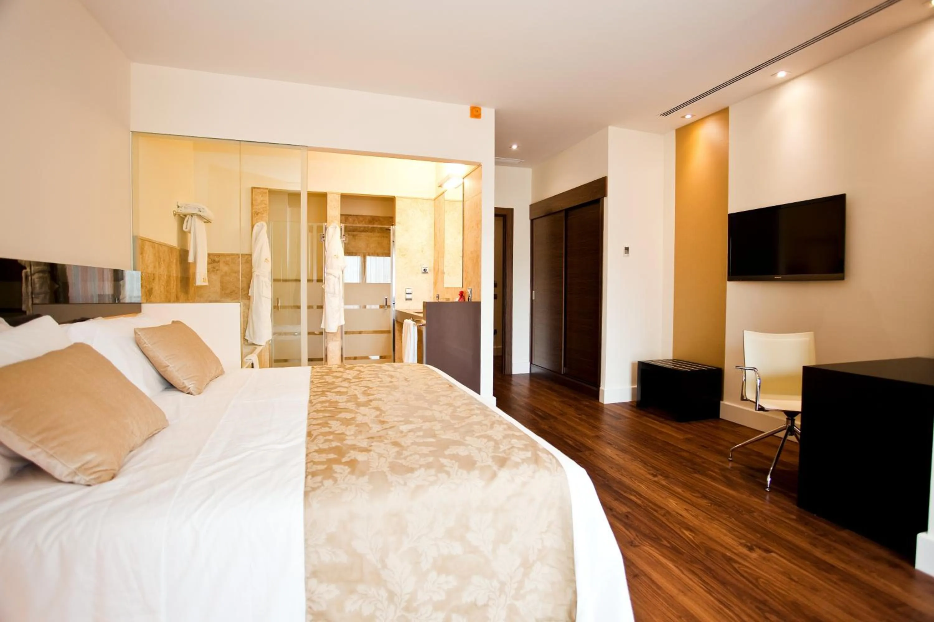 Bedroom, Bed in Hotel & Winery Señorío de Nevada