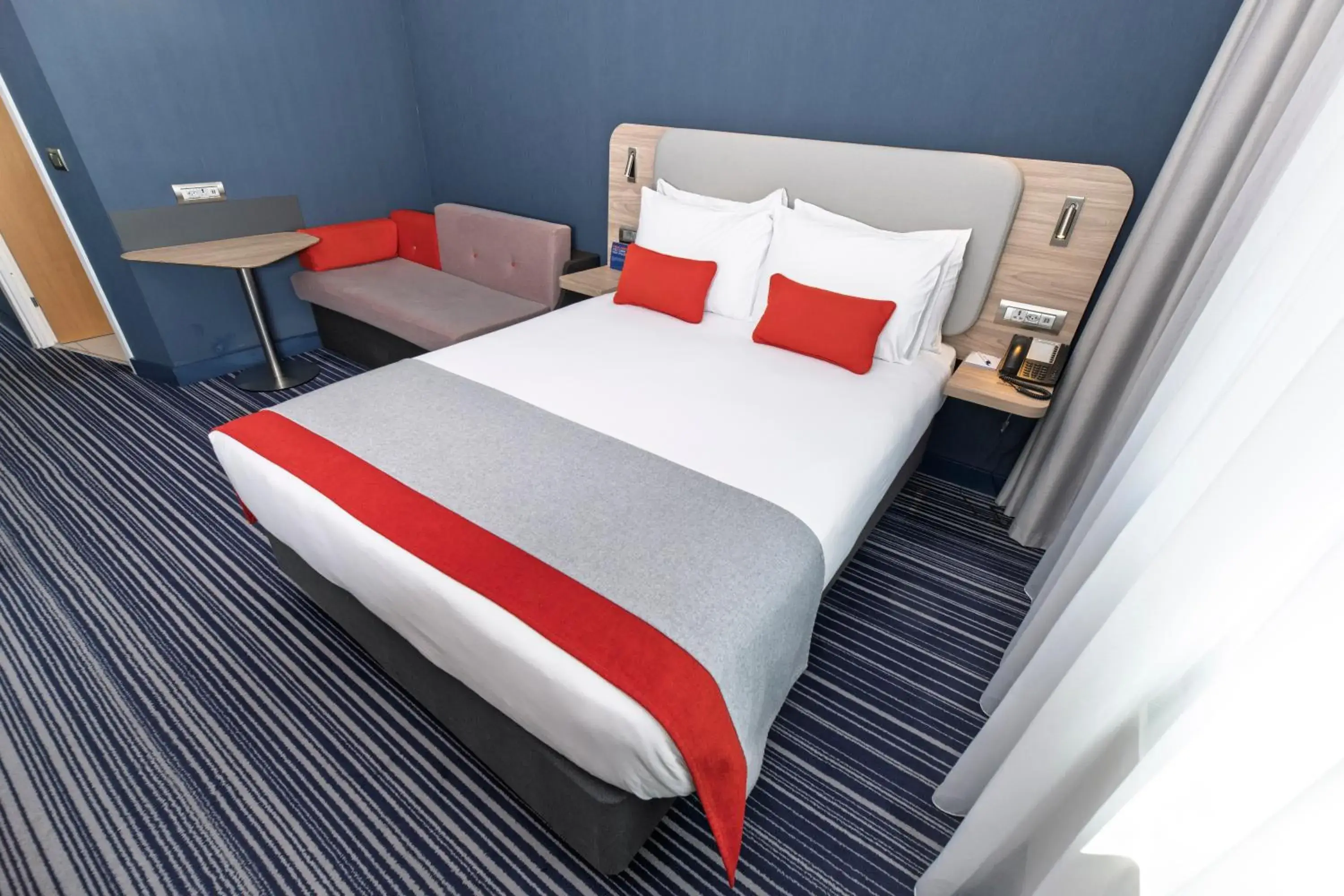 Standard Double Room - Mobility Access in Holiday Inn Express Geneva Airport by IHG Standard Double Room - Mobility Access in Holiday Inn Express Geneva Airport by IHG
