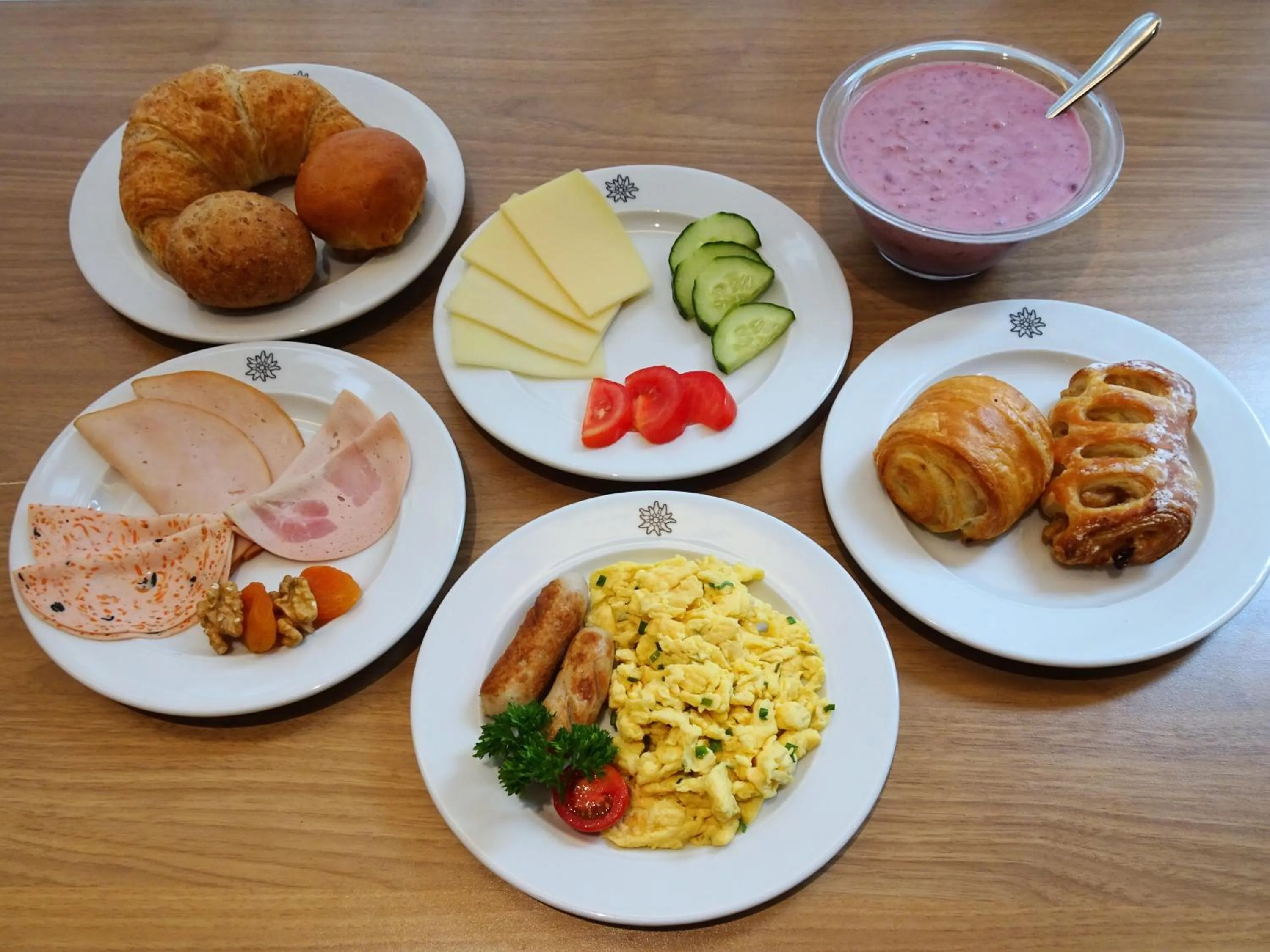 Restaurant/places to eat in Holiday Inn Express Geneva Airport by IHG