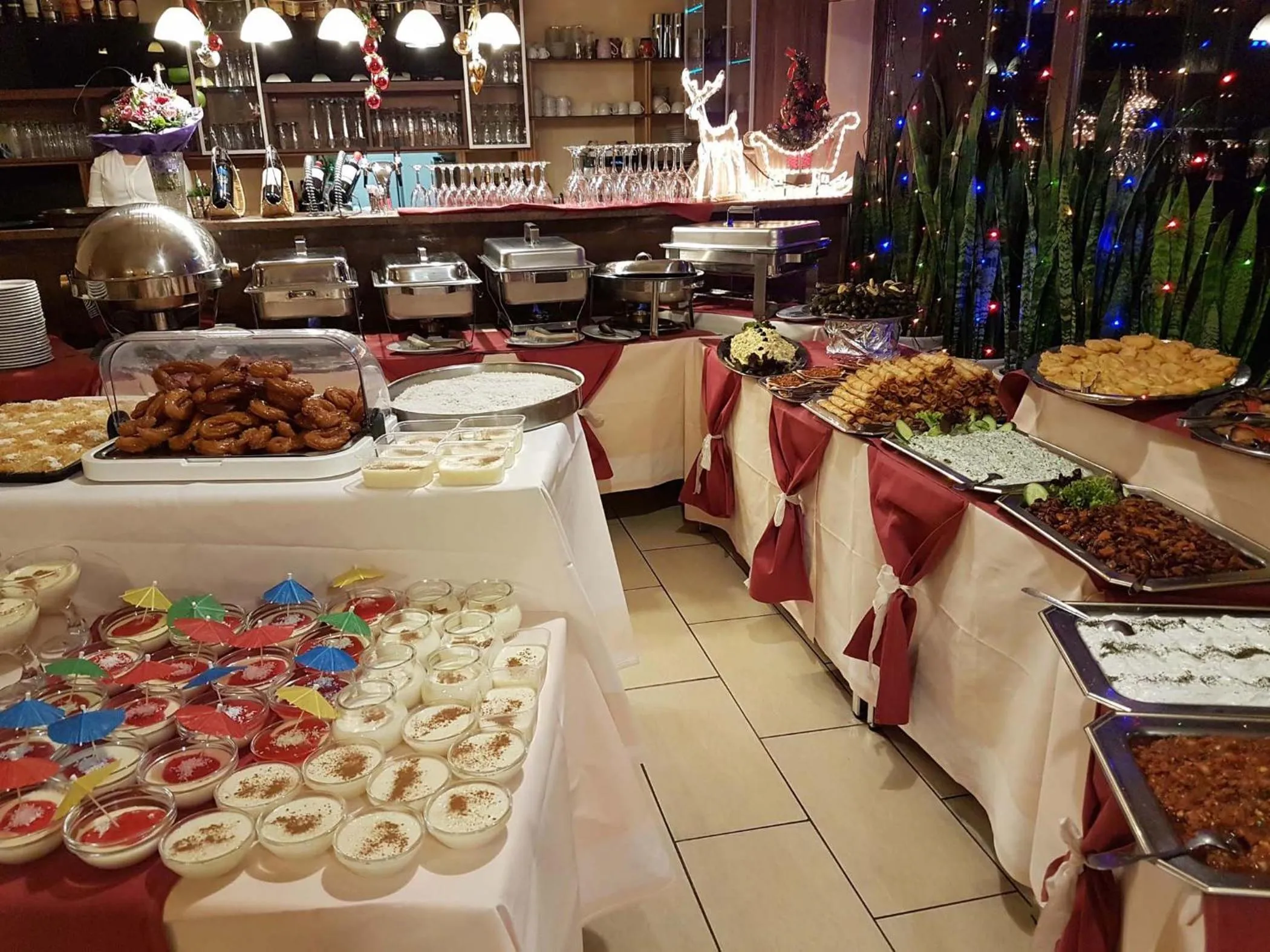 Restaurant/places to eat in Legend Hotel