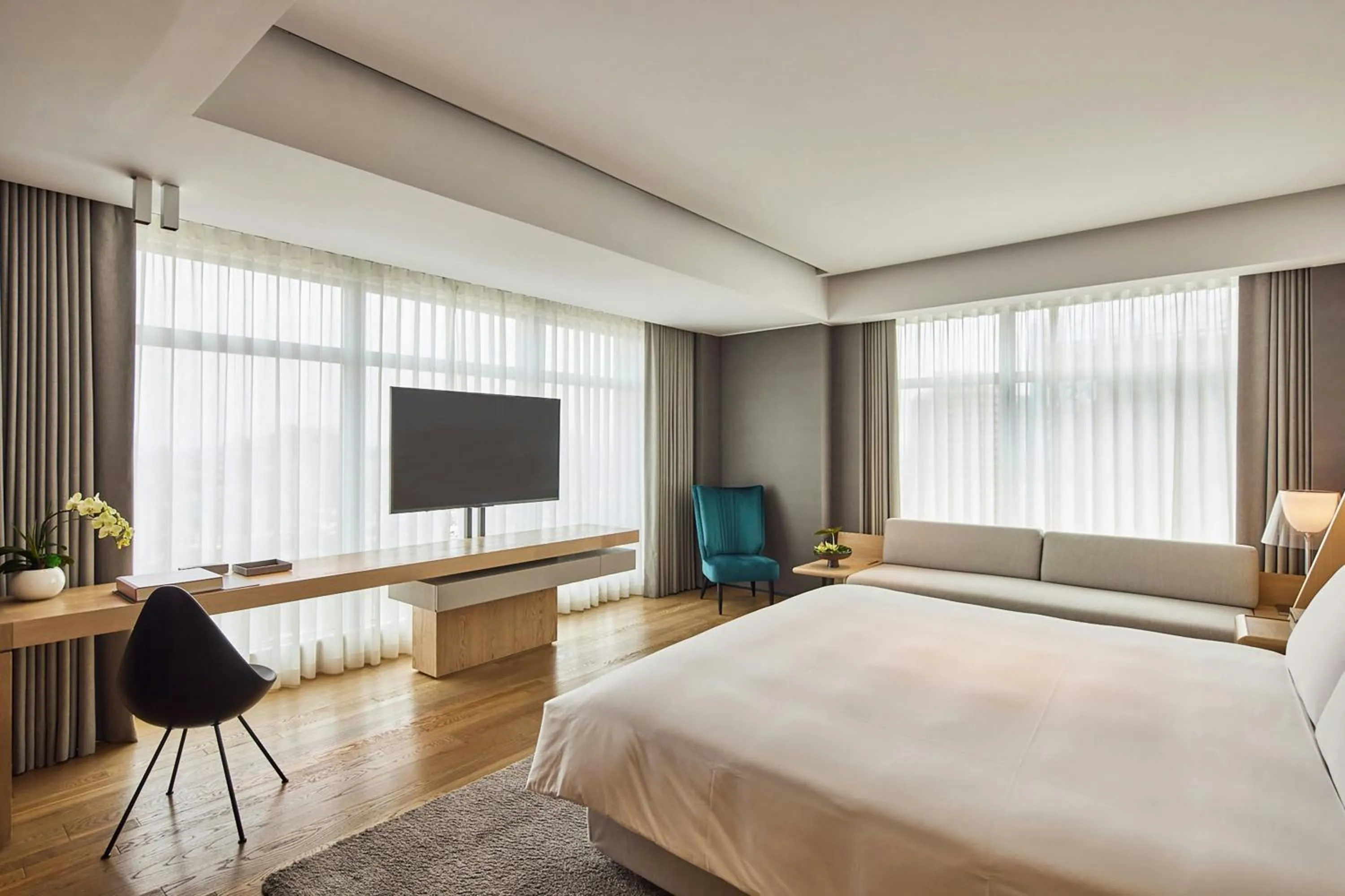 Photo of the whole room, Bed in THE AMNIS, a Luxury Collection Hotel, Kaohsiung