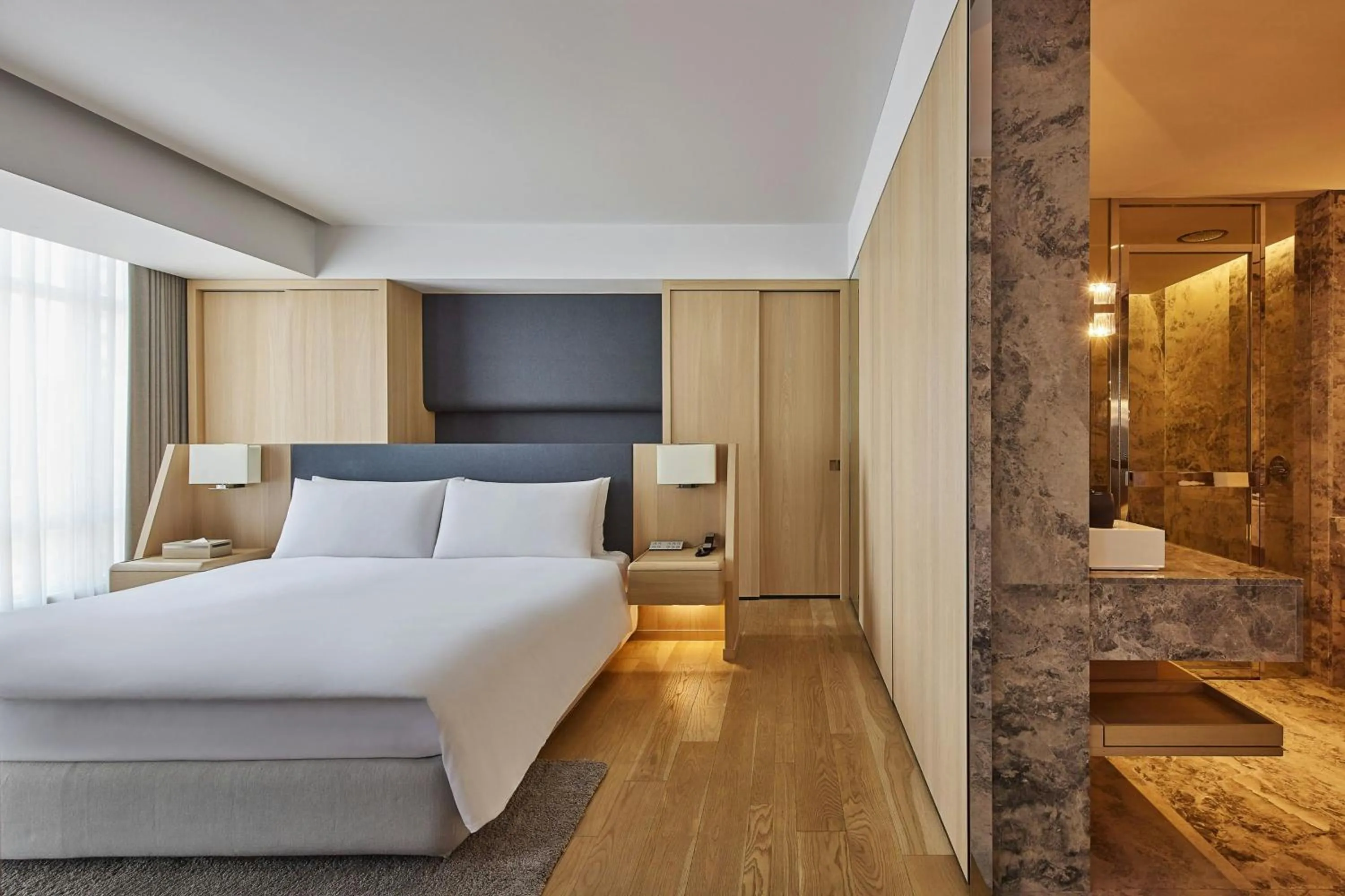 Photo of the whole room, Bed in THE AMNIS, a Luxury Collection Hotel, Kaohsiung