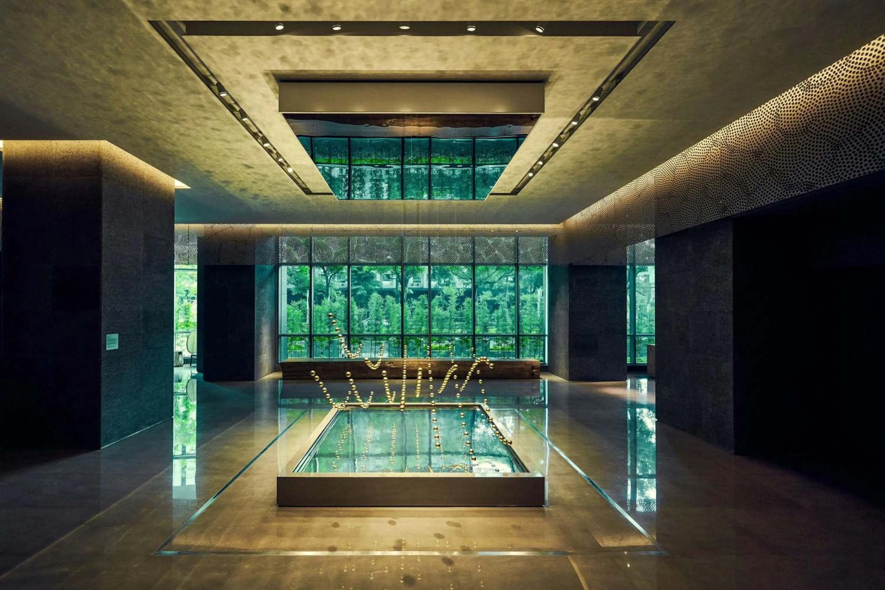 Lobby or reception in THE AMNIS, a Luxury Collection Hotel, Kaohsiung