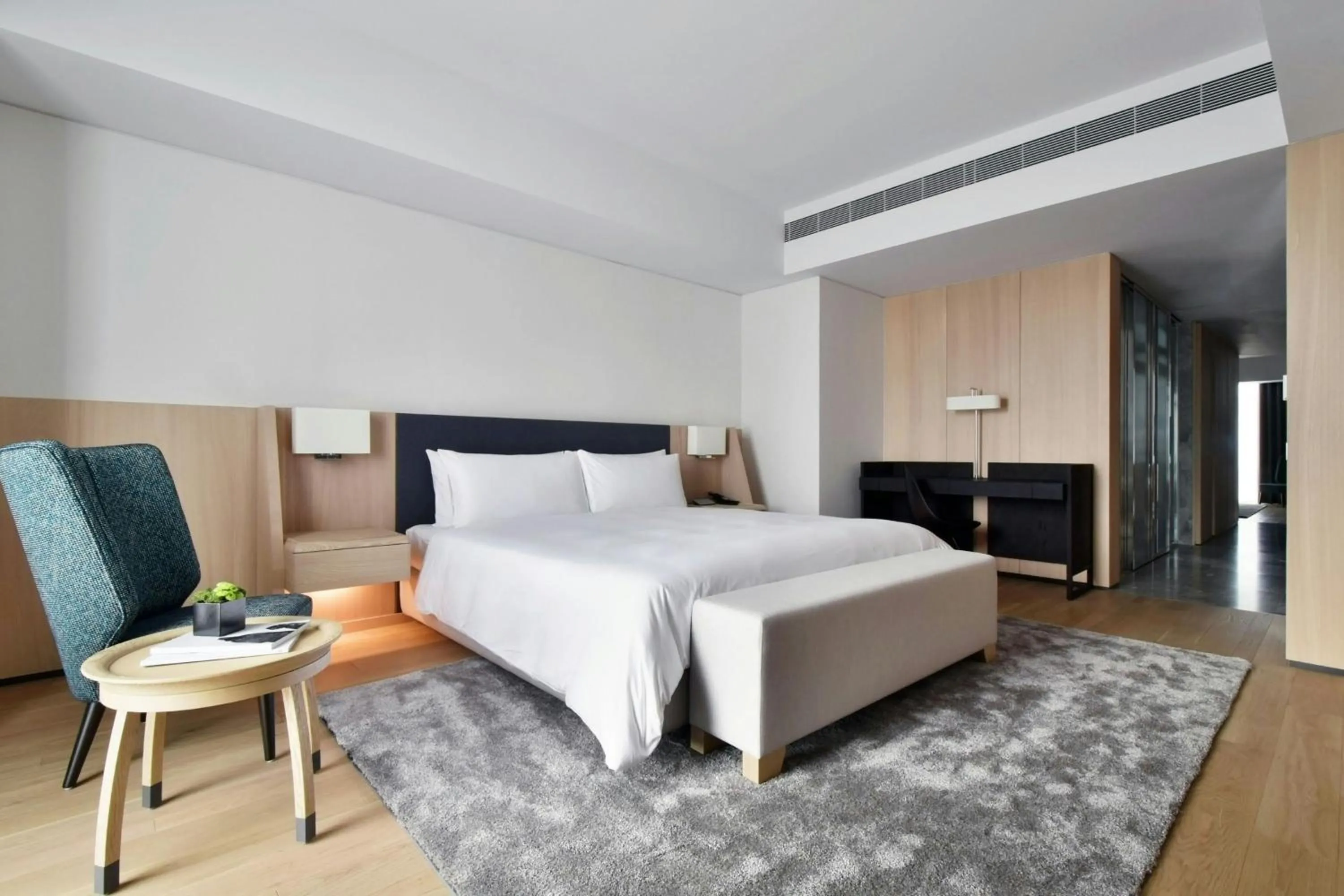 Photo of the whole room, Bed in THE AMNIS, a Luxury Collection Hotel, Kaohsiung