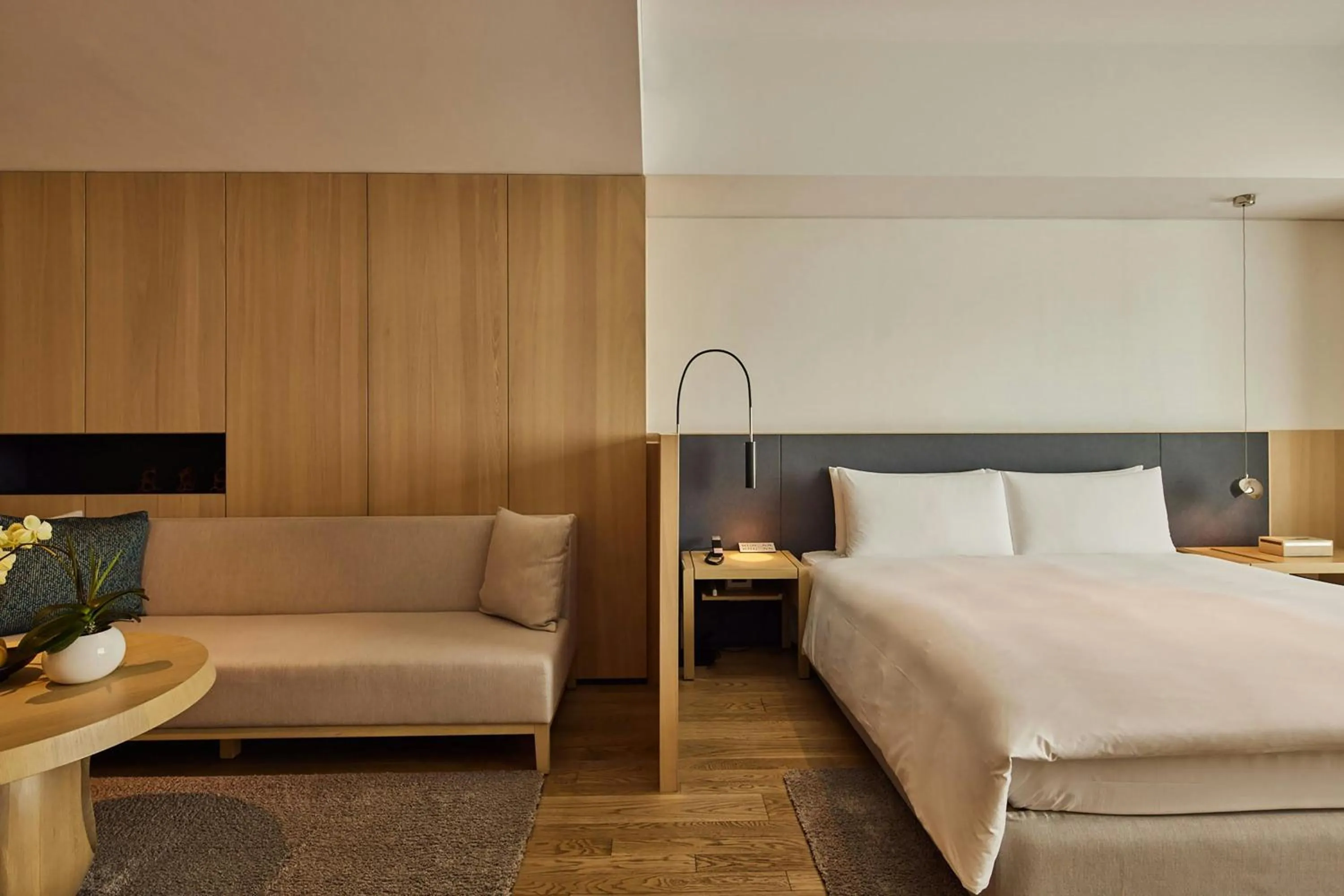 Photo of the whole room, Bed in THE AMNIS, a Luxury Collection Hotel, Kaohsiung