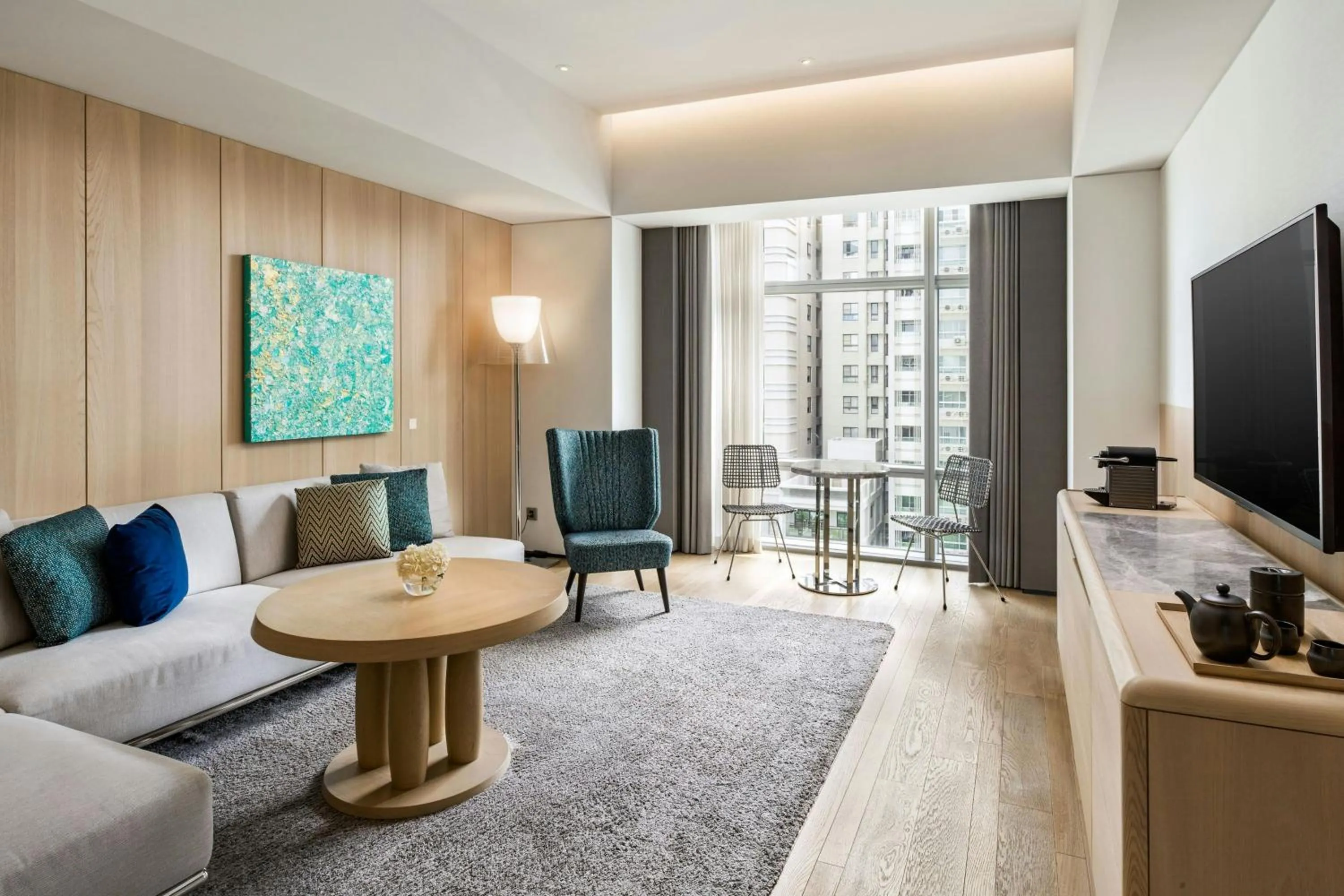 Photo of the whole room in THE AMNIS, a Luxury Collection Hotel, Kaohsiung