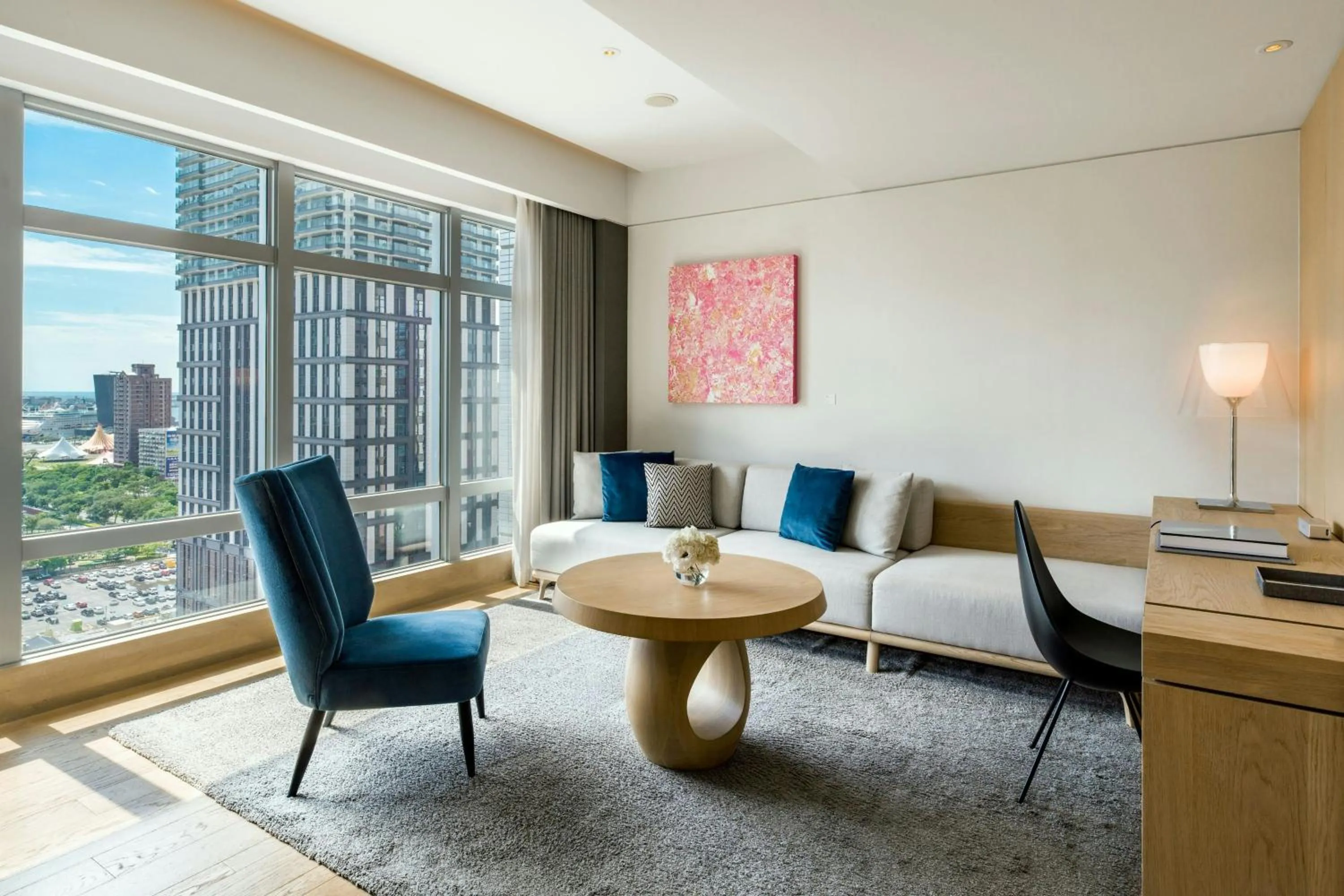 Living room in THE AMNIS, a Luxury Collection Hotel, Kaohsiung