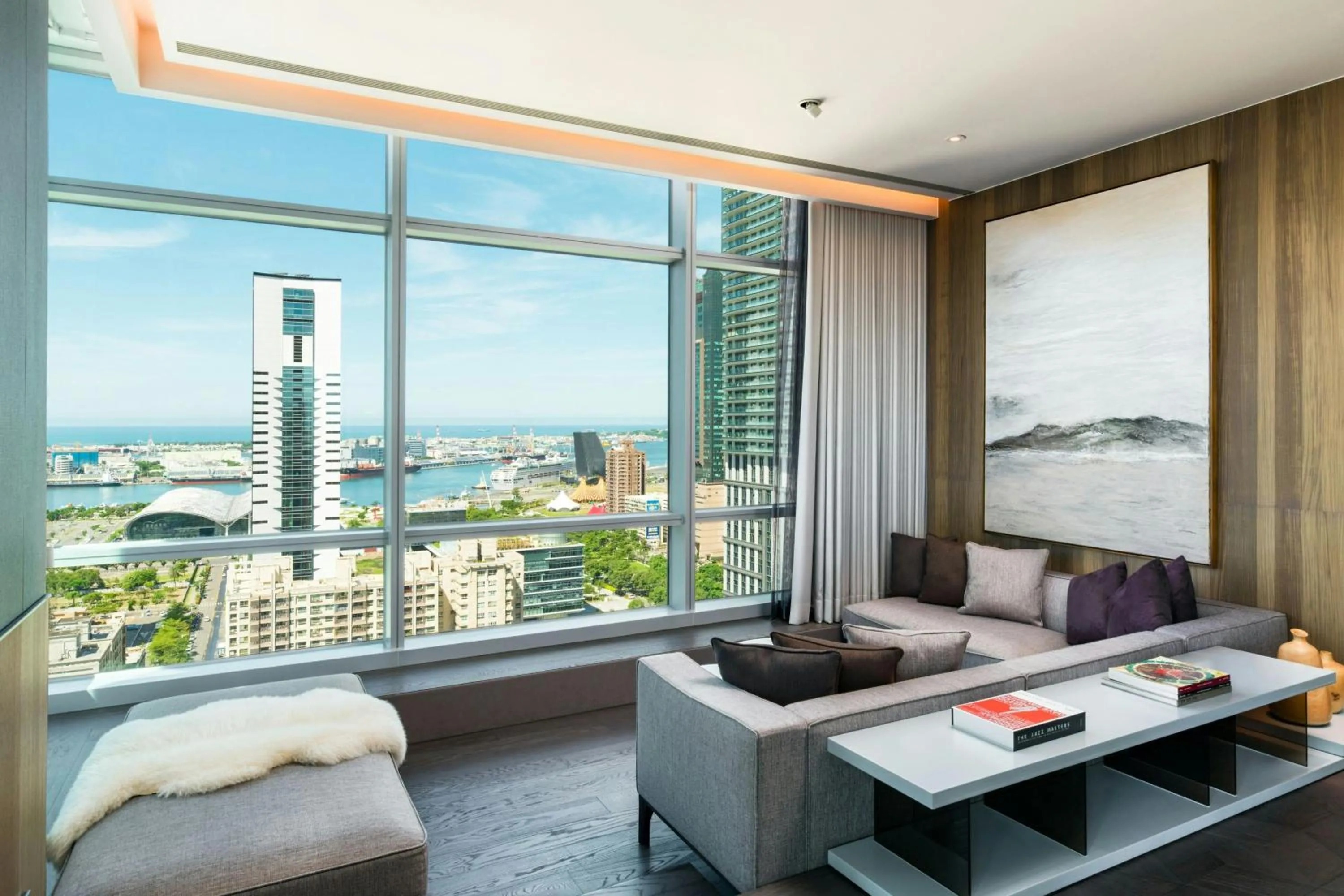 Photo of the whole room in THE AMNIS, a Luxury Collection Hotel, Kaohsiung